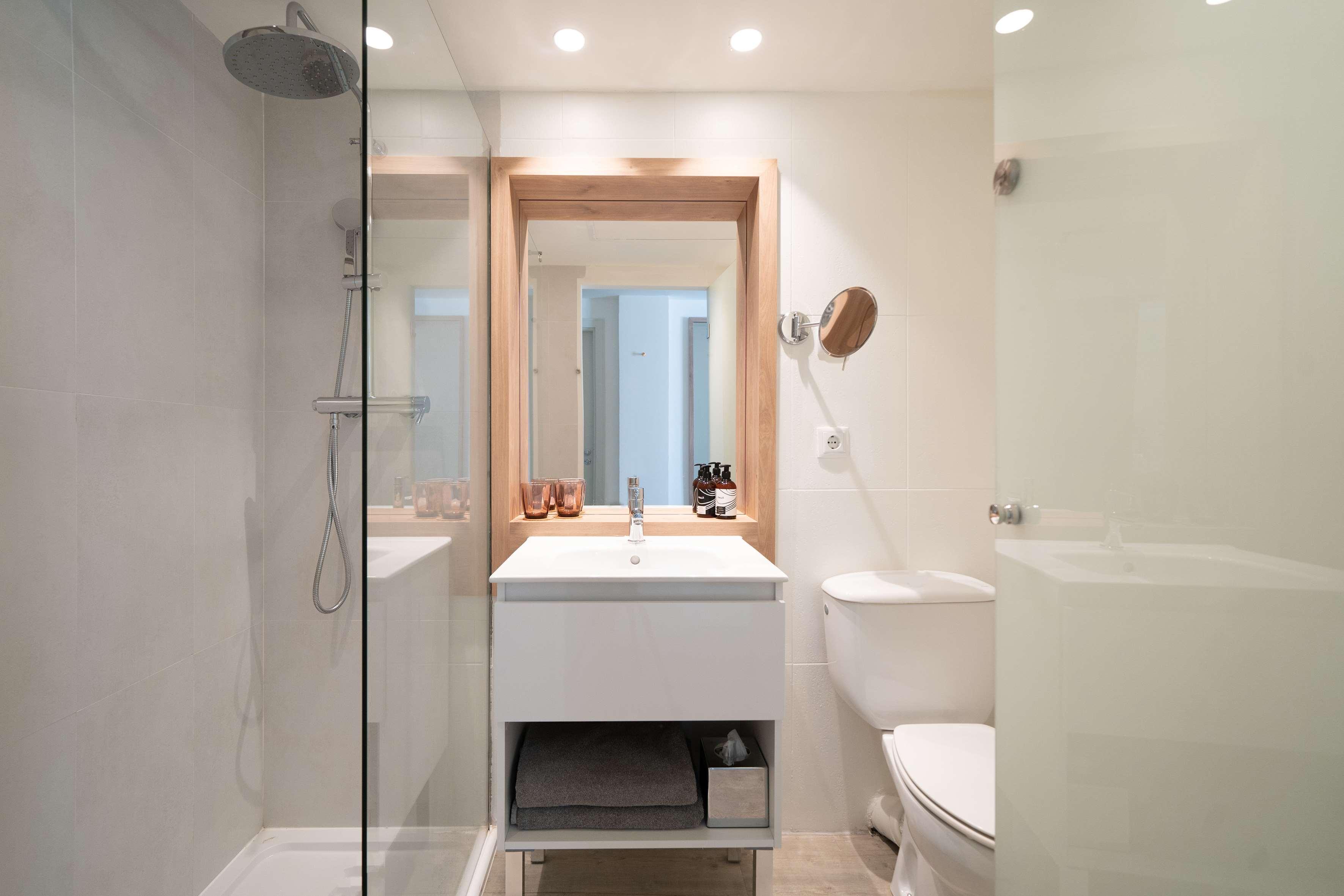 Room Connecting Room