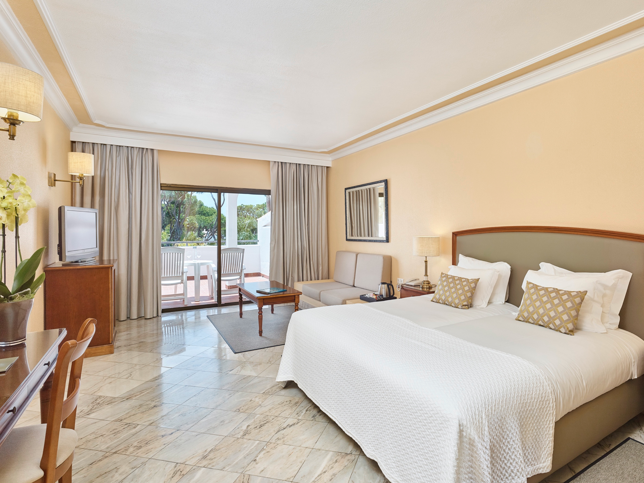 Family Room Garden View