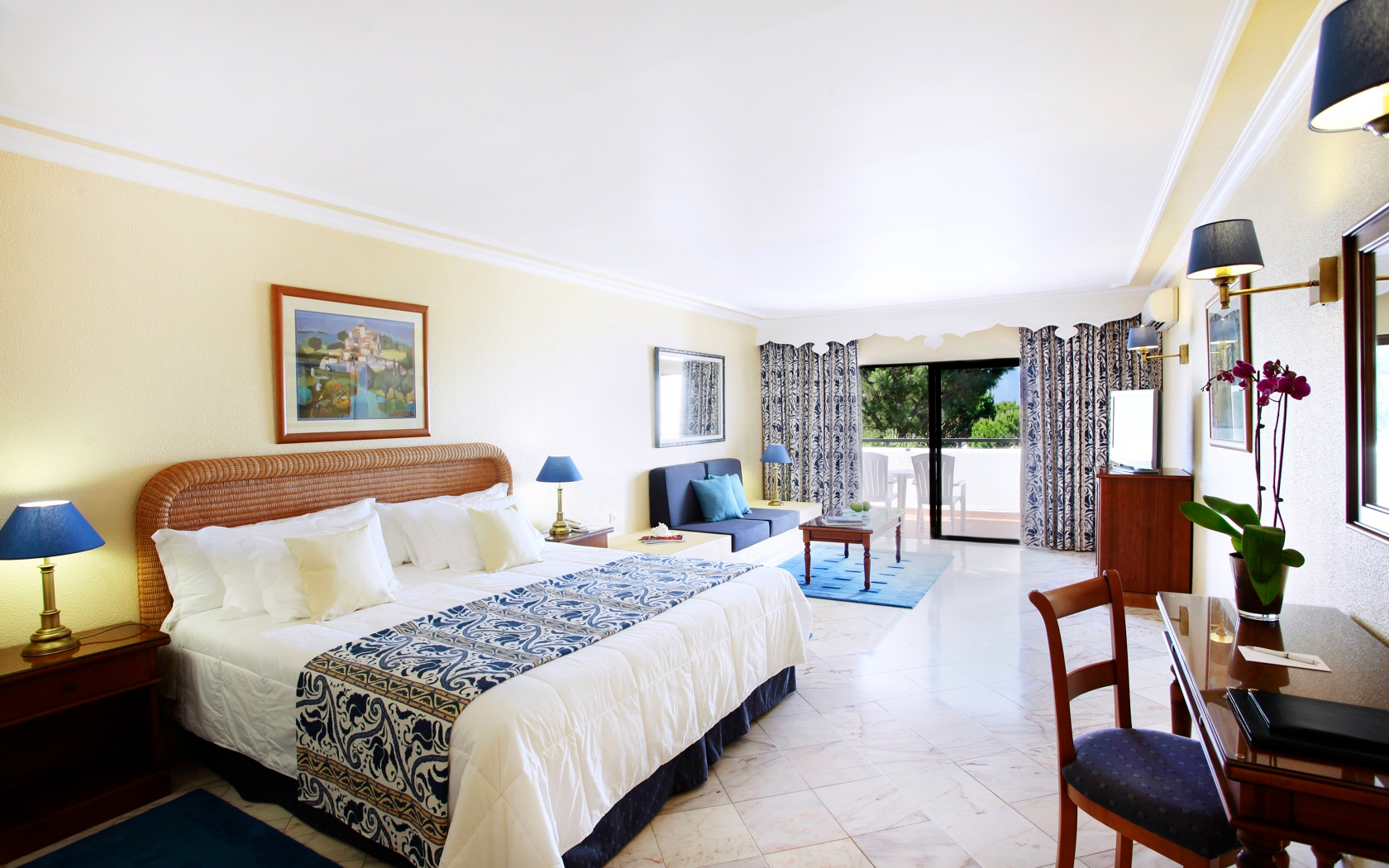 Family Room Garden View