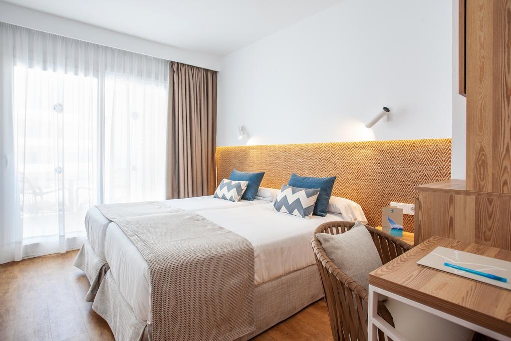 Double or Twin Side Sea View