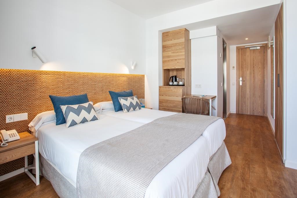 Double or Twin Side Sea View