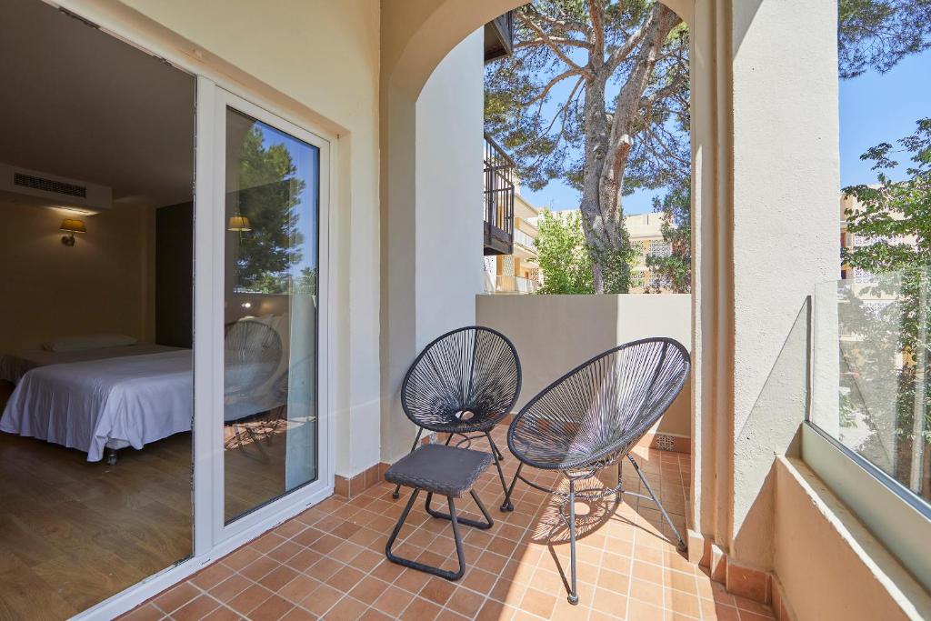 Family Room Capacity 2