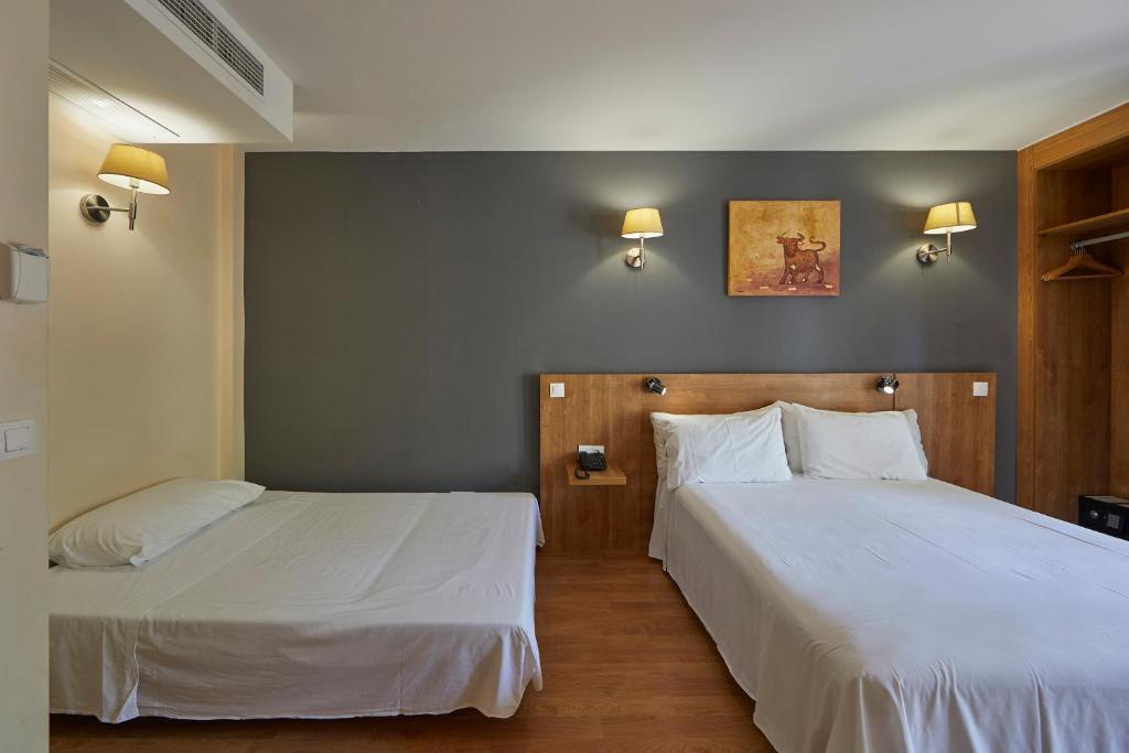 Family Room Capacity 2