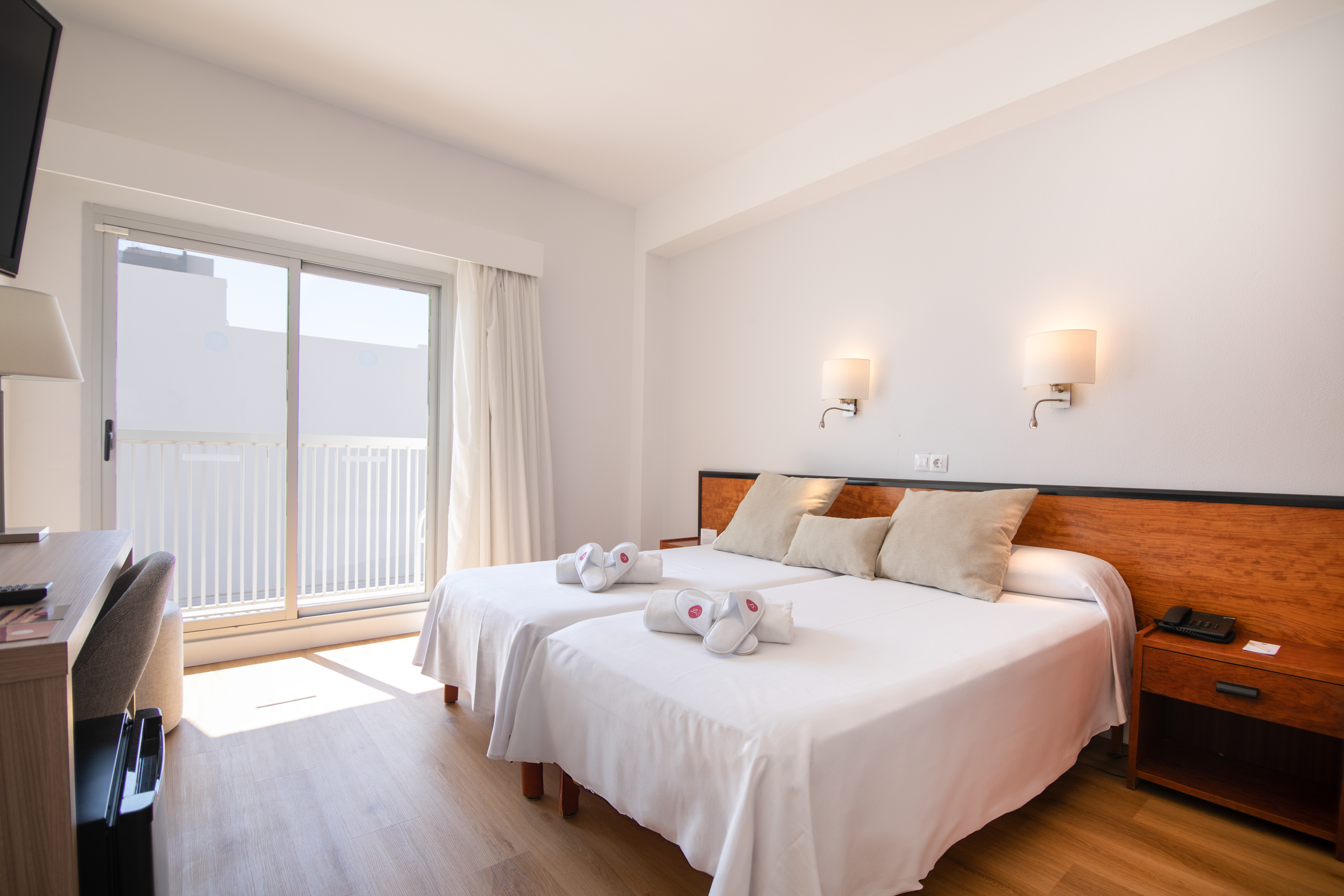 Double or Twin Side Sea View