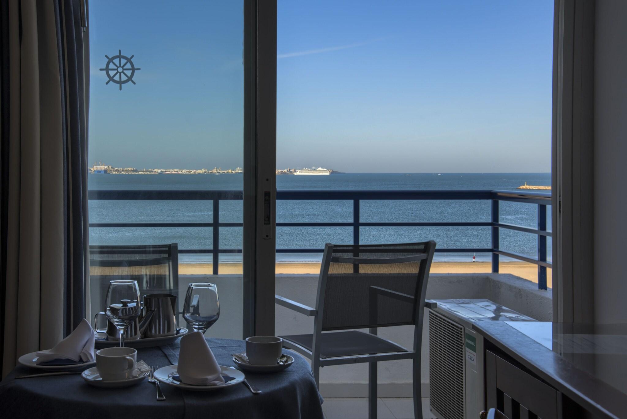 Quadruple Sea View Capacity 4