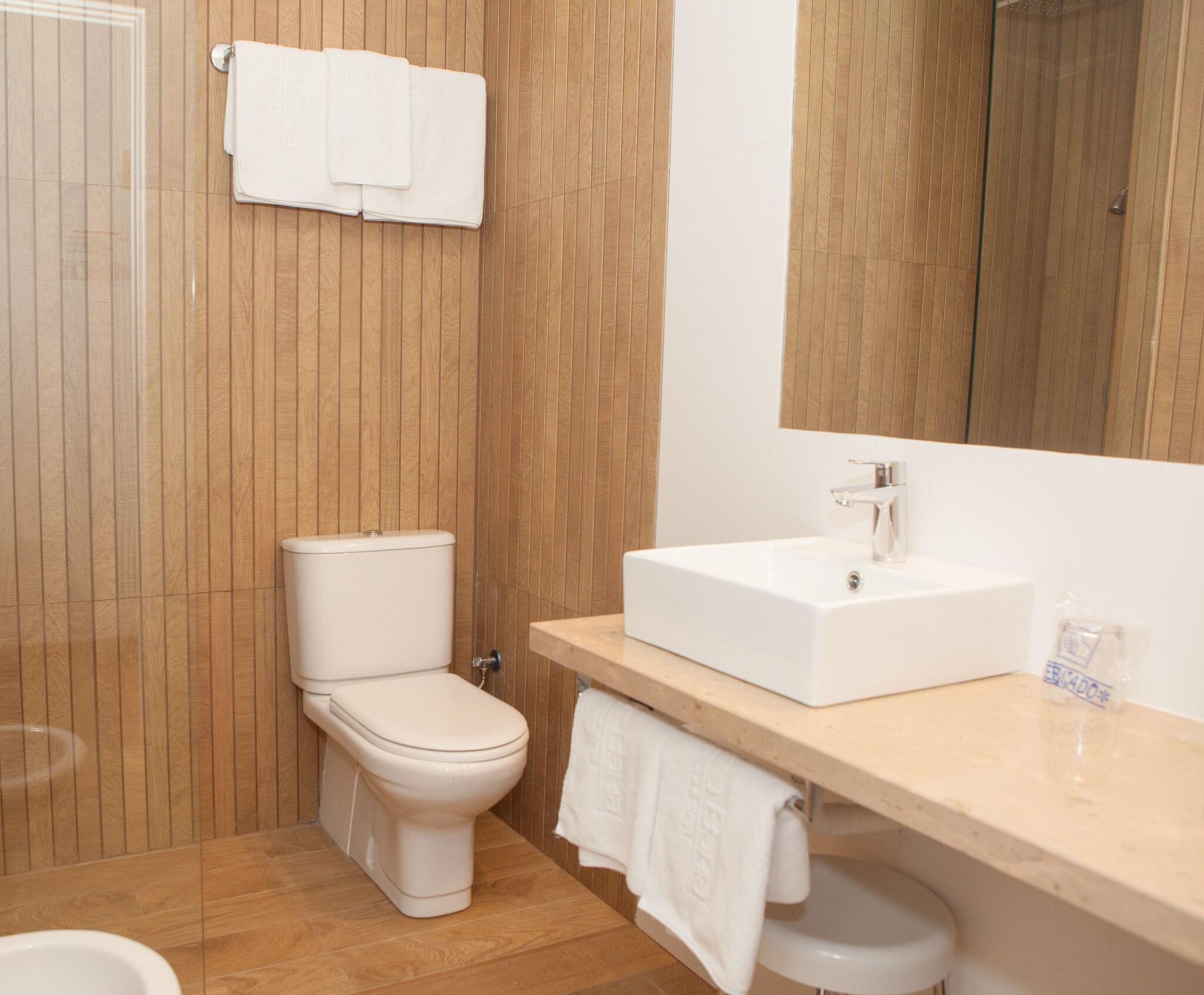 Double or Twin with Double Bed