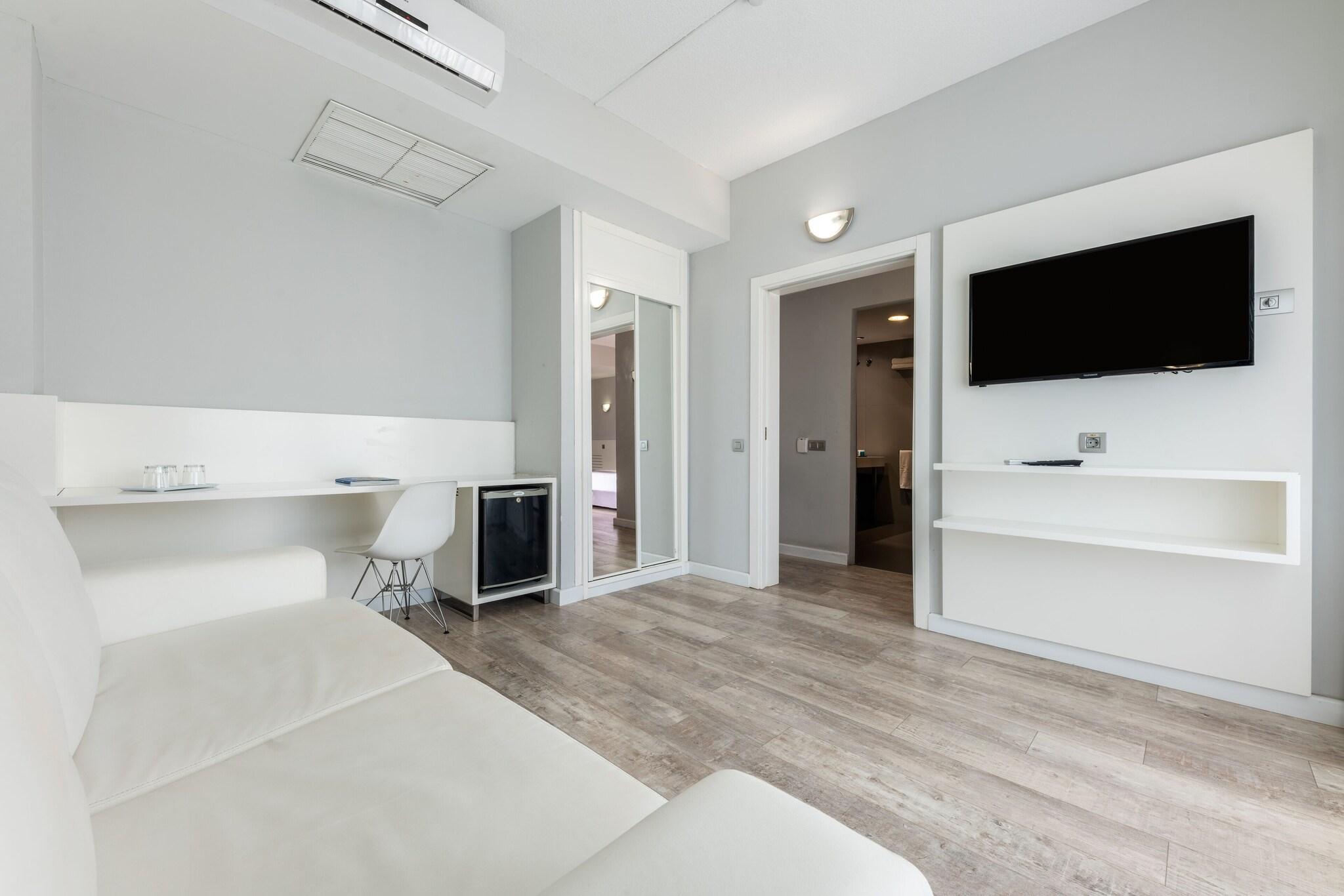 Family Room Deluxe Queen Bed