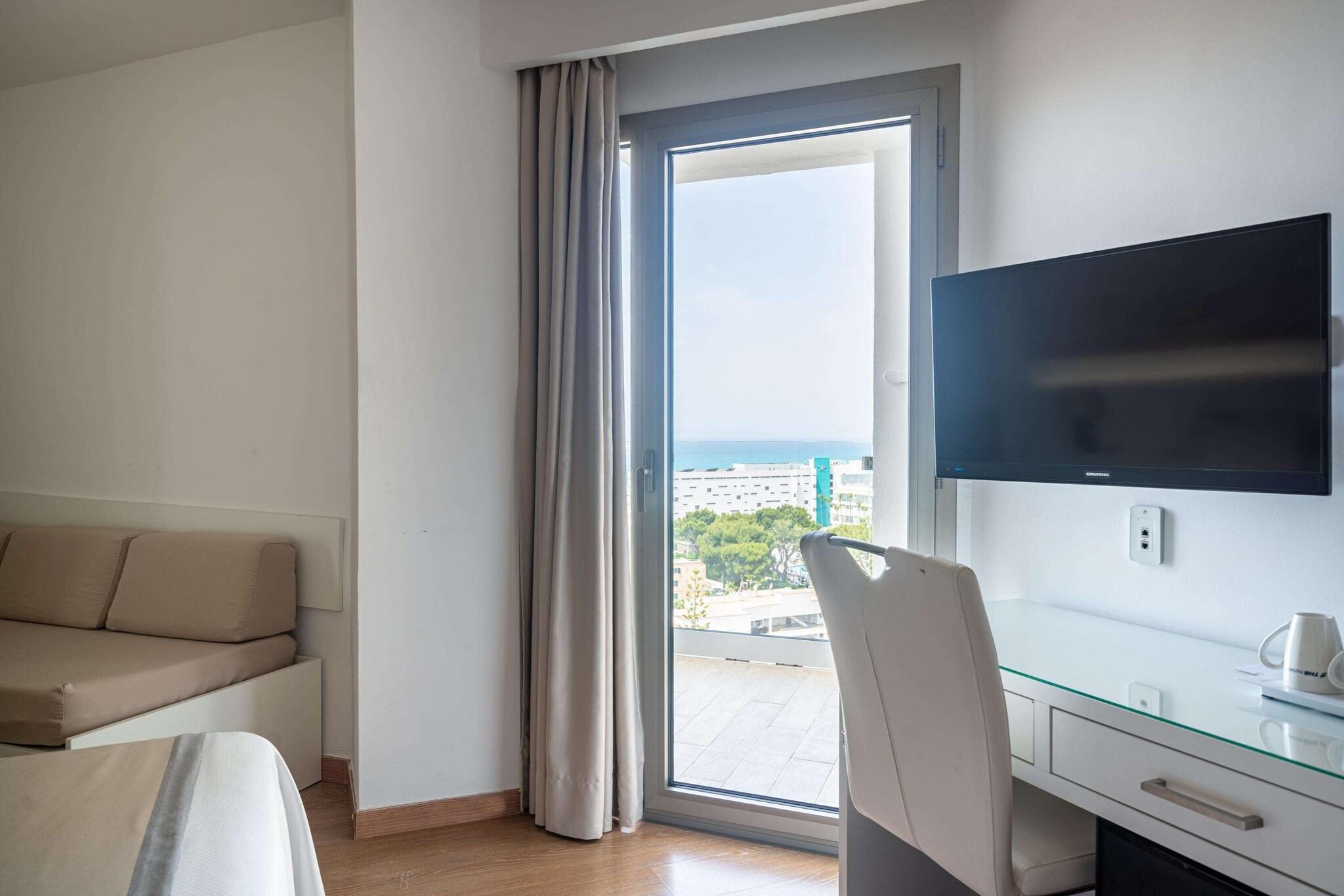 Twin Sea View with Balcony