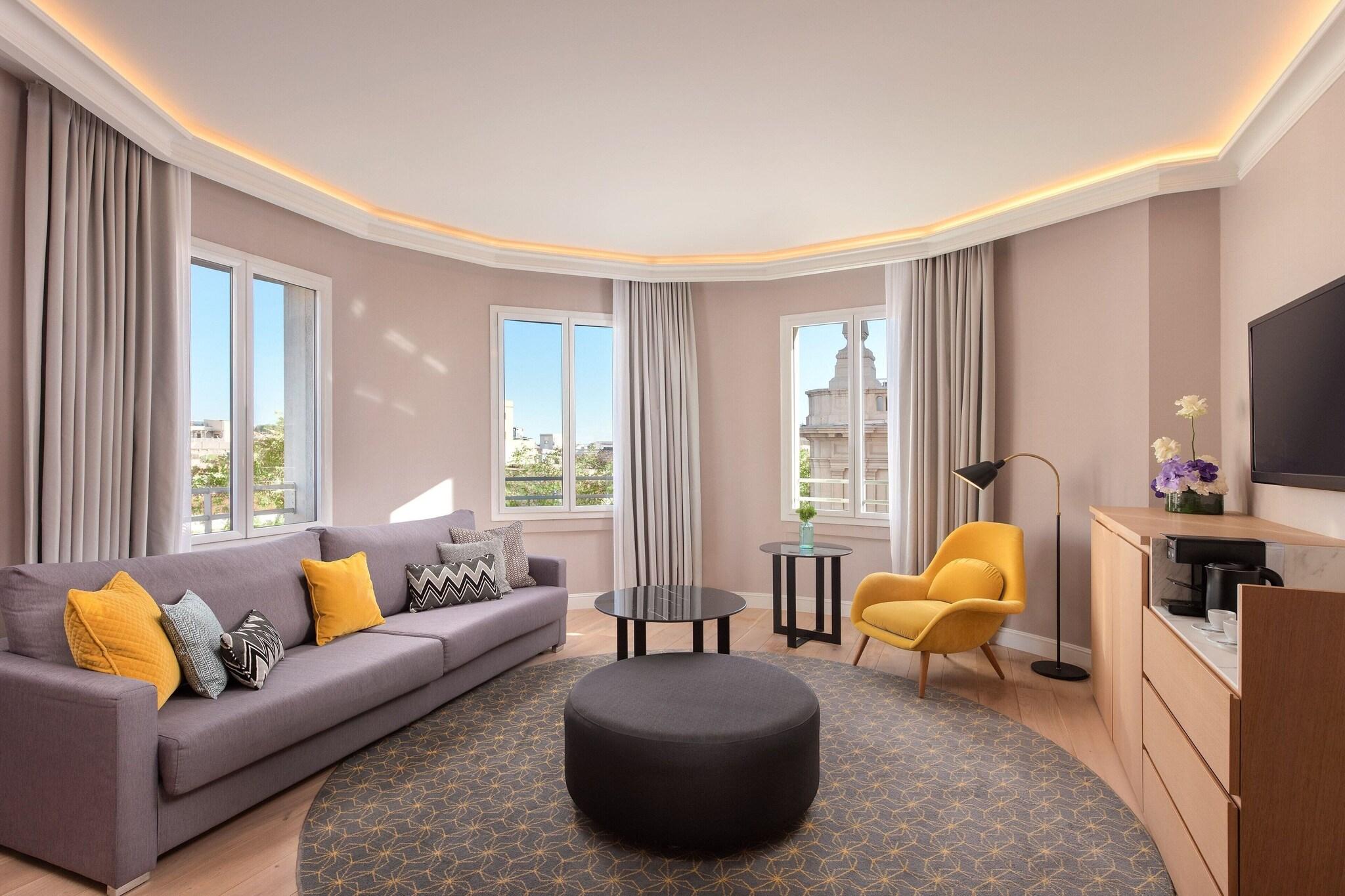 Suite City View King Bed