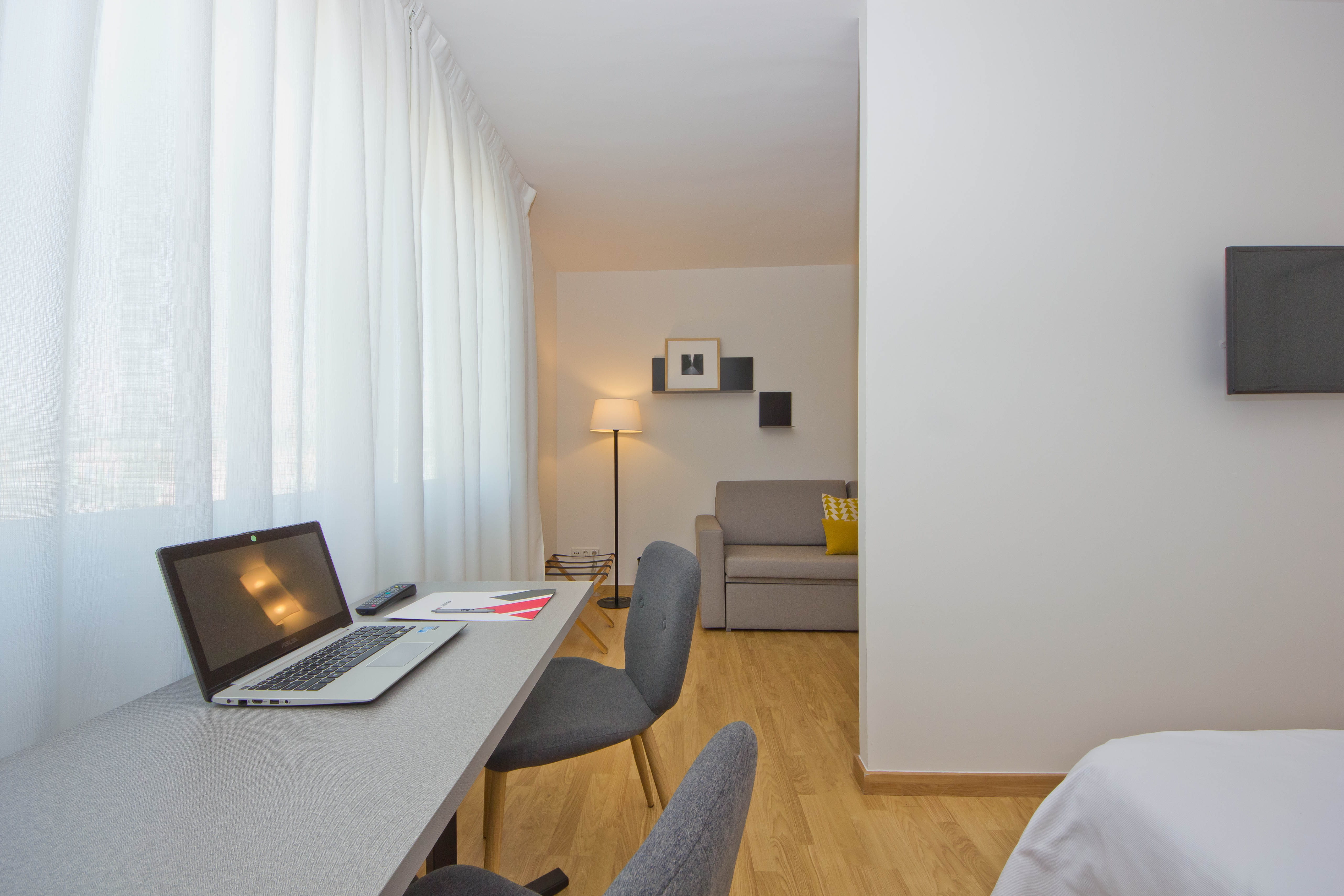 Family Room Capacity 6