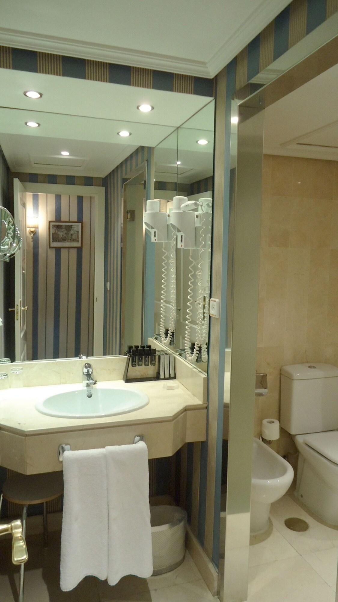 Room Connecting Room