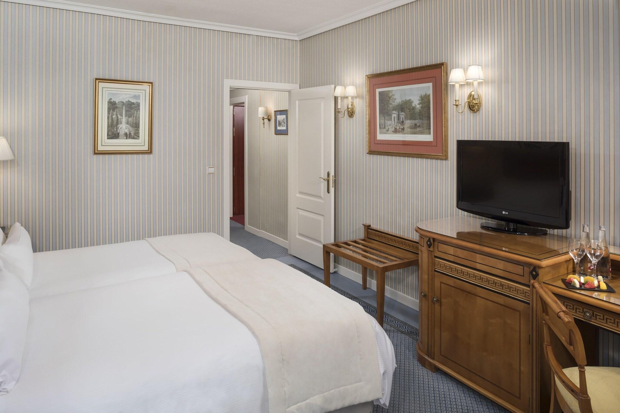 Room Connecting Room