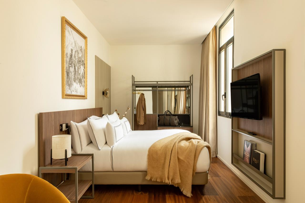 Double Premium Queen Bed