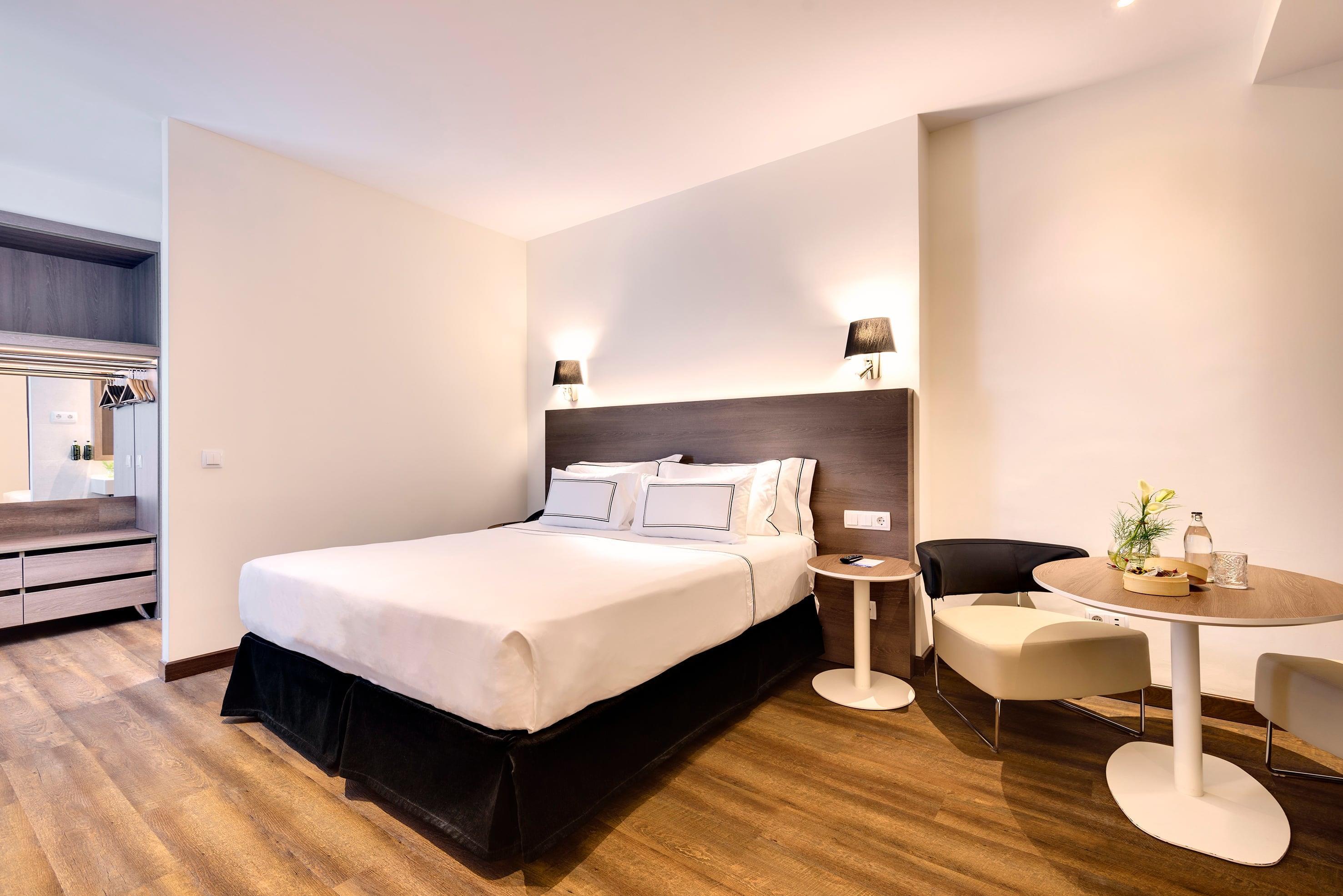 Room Connecting Room