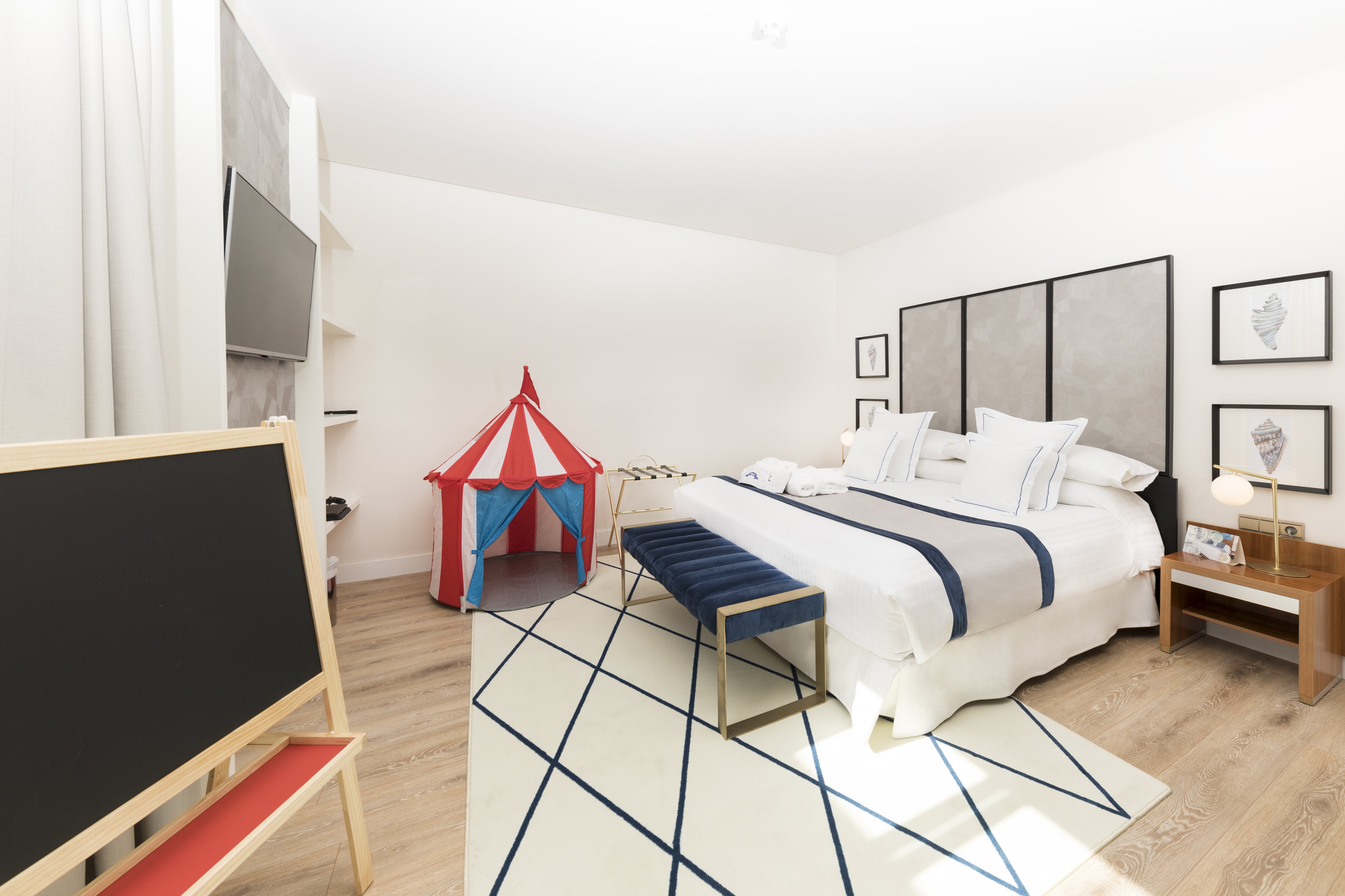 Family Room Superior