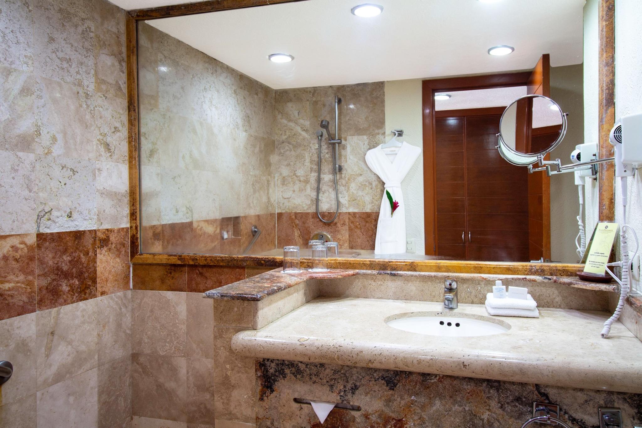 Suite Ocean View Queen Bed