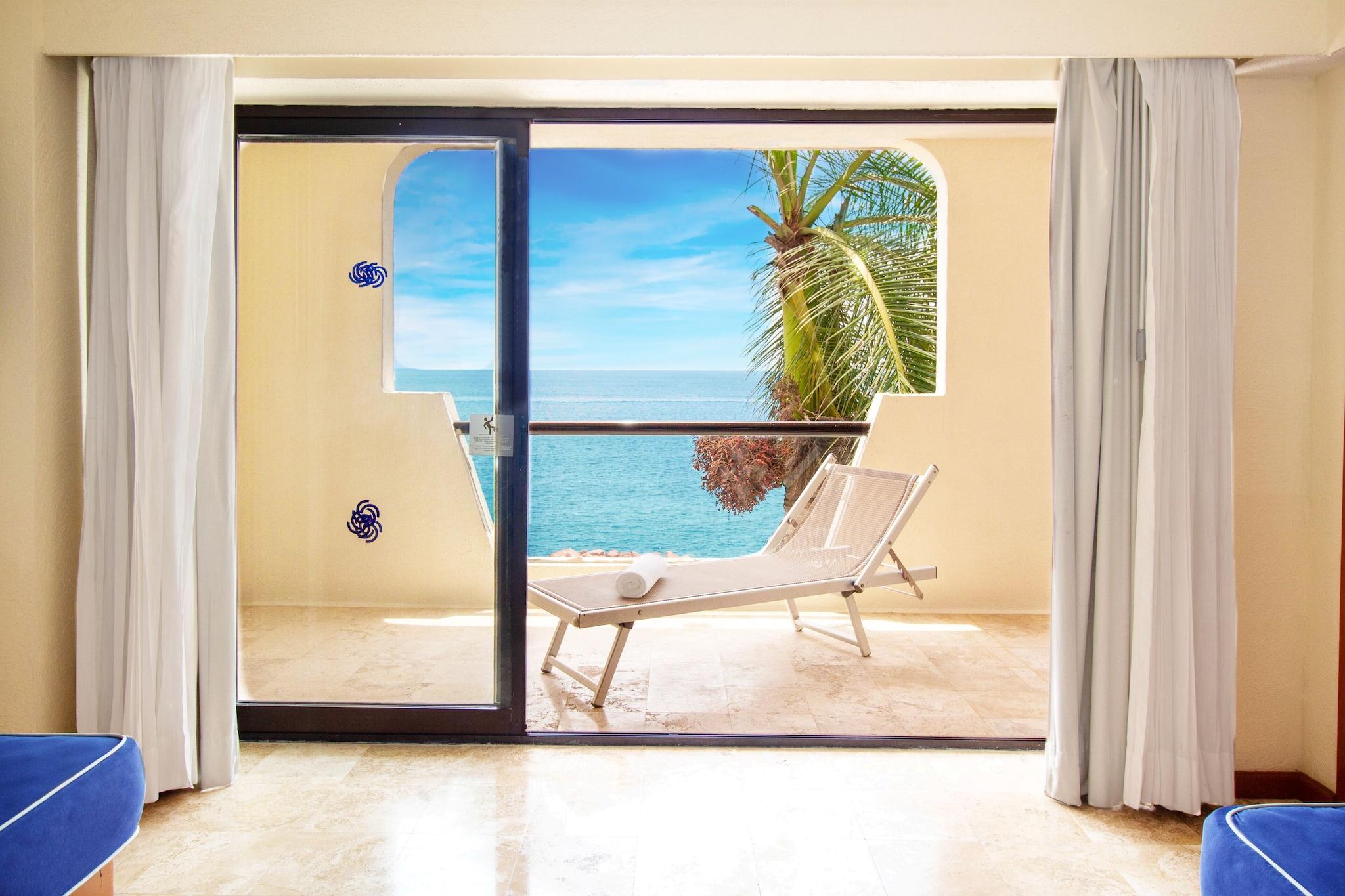 Suite Ocean View Queen Bed