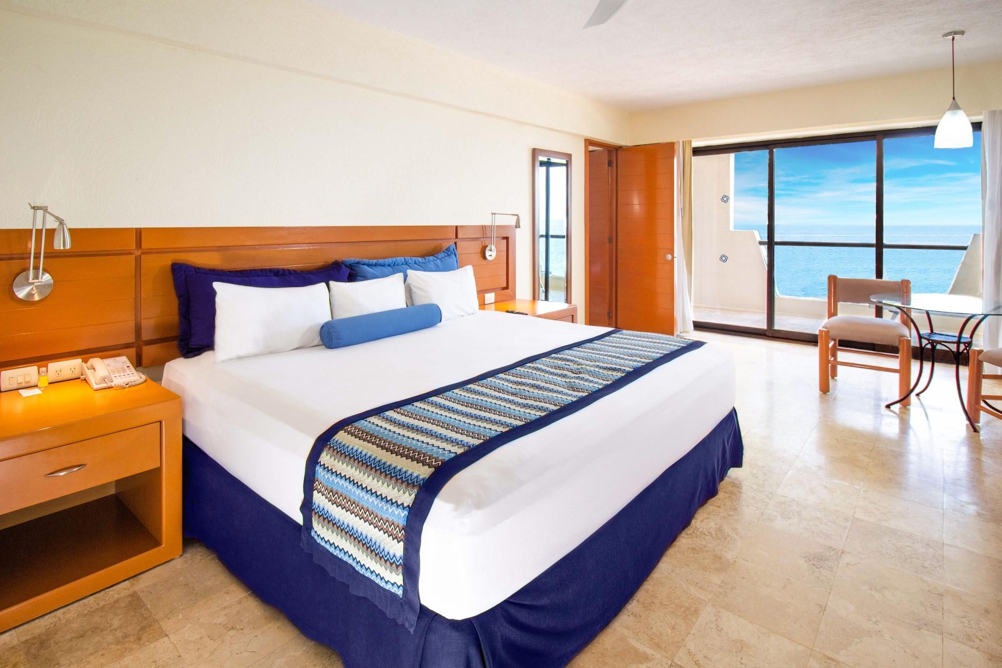 Suite Ocean View Queen Bed