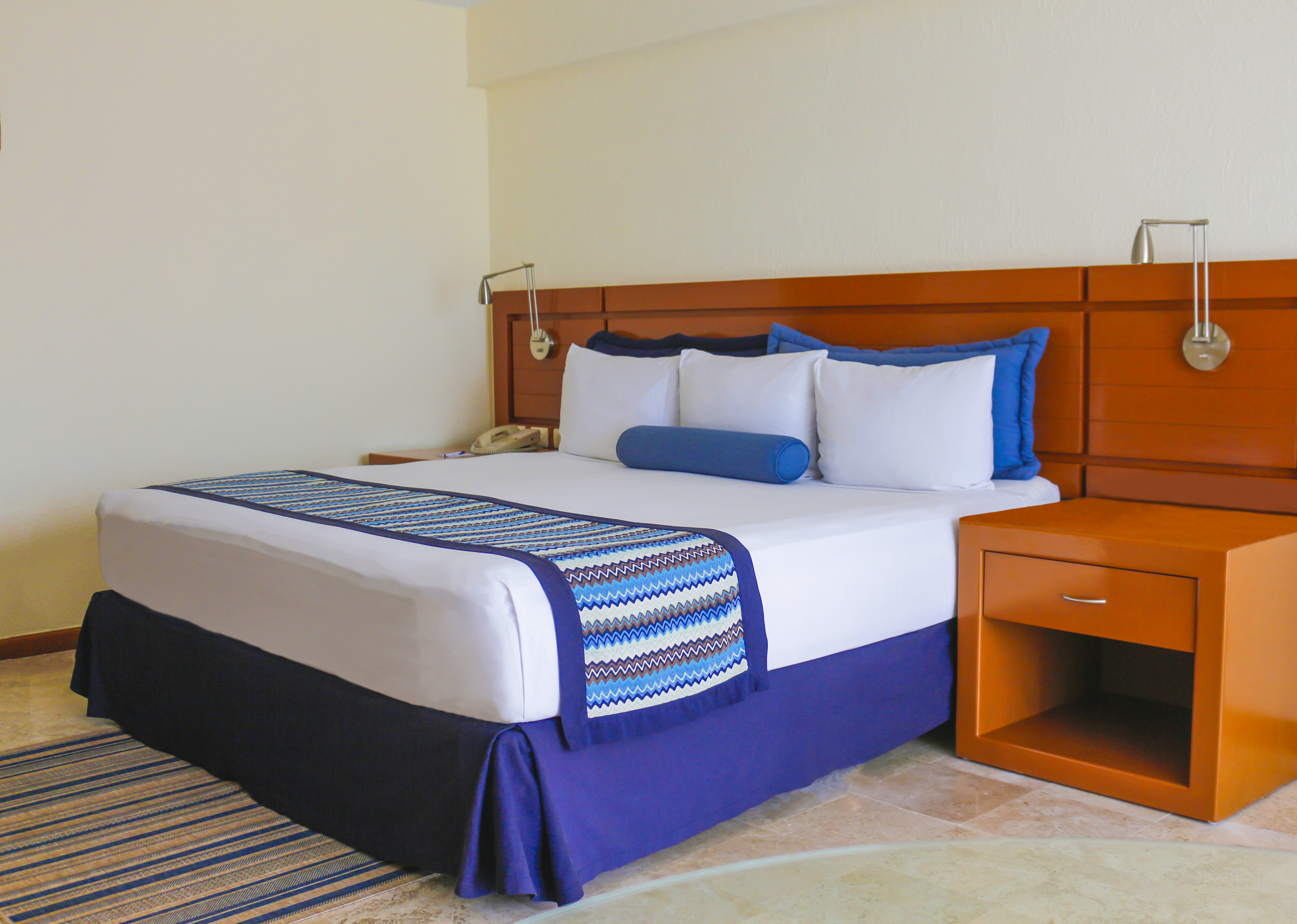 Room King Size Bed