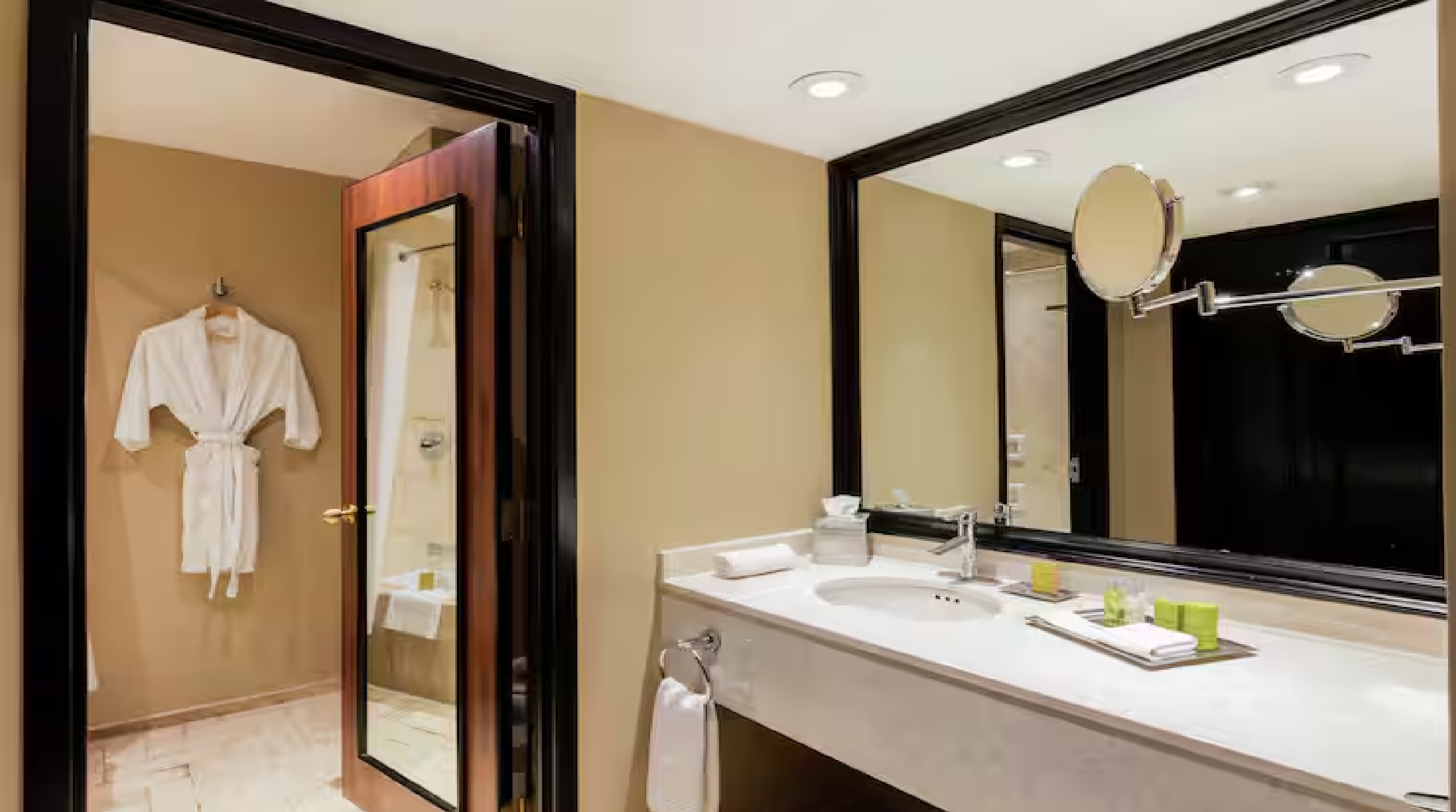 Double Deluxe King Bed