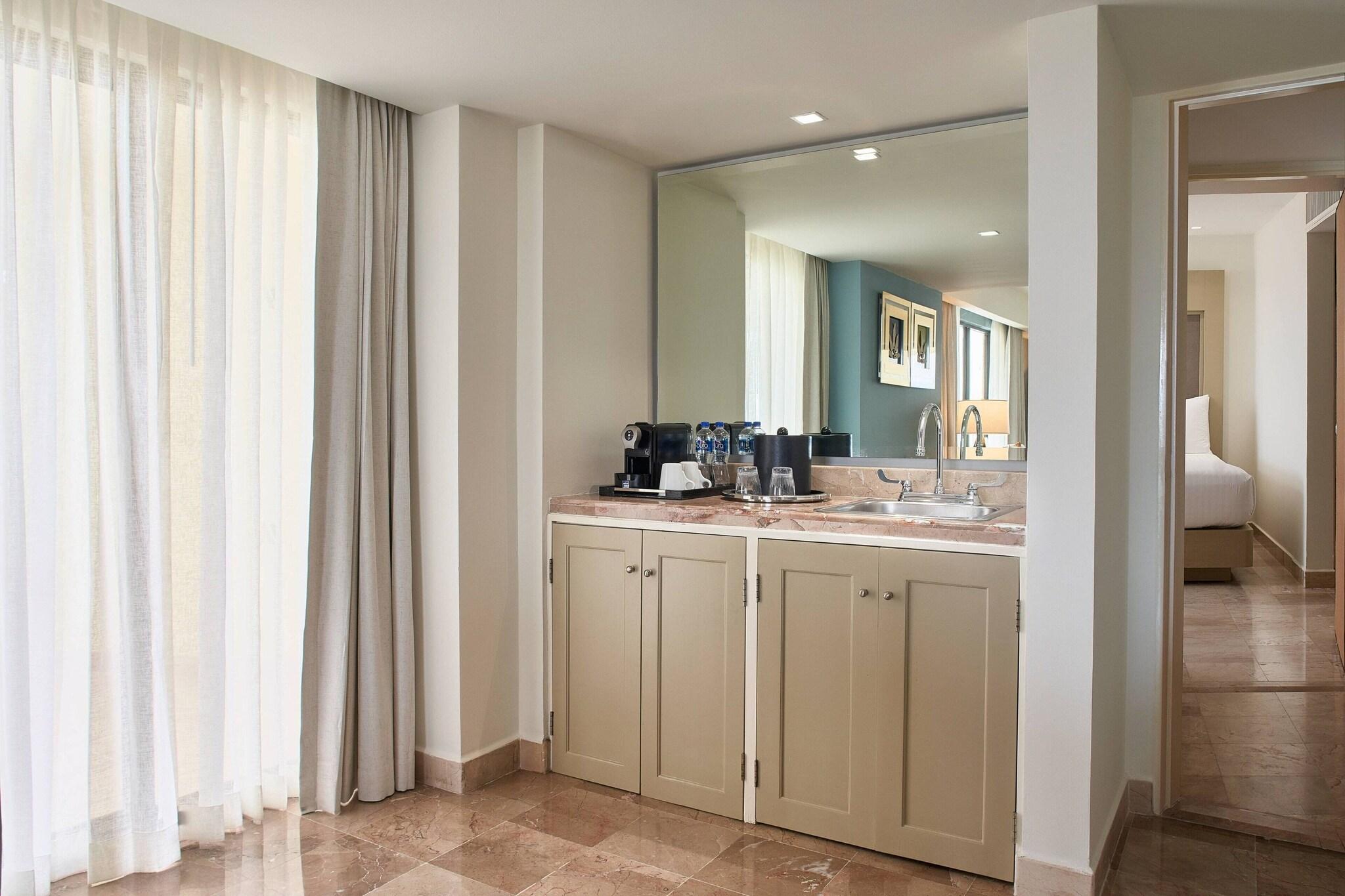 Suite Ocean Front King Bed