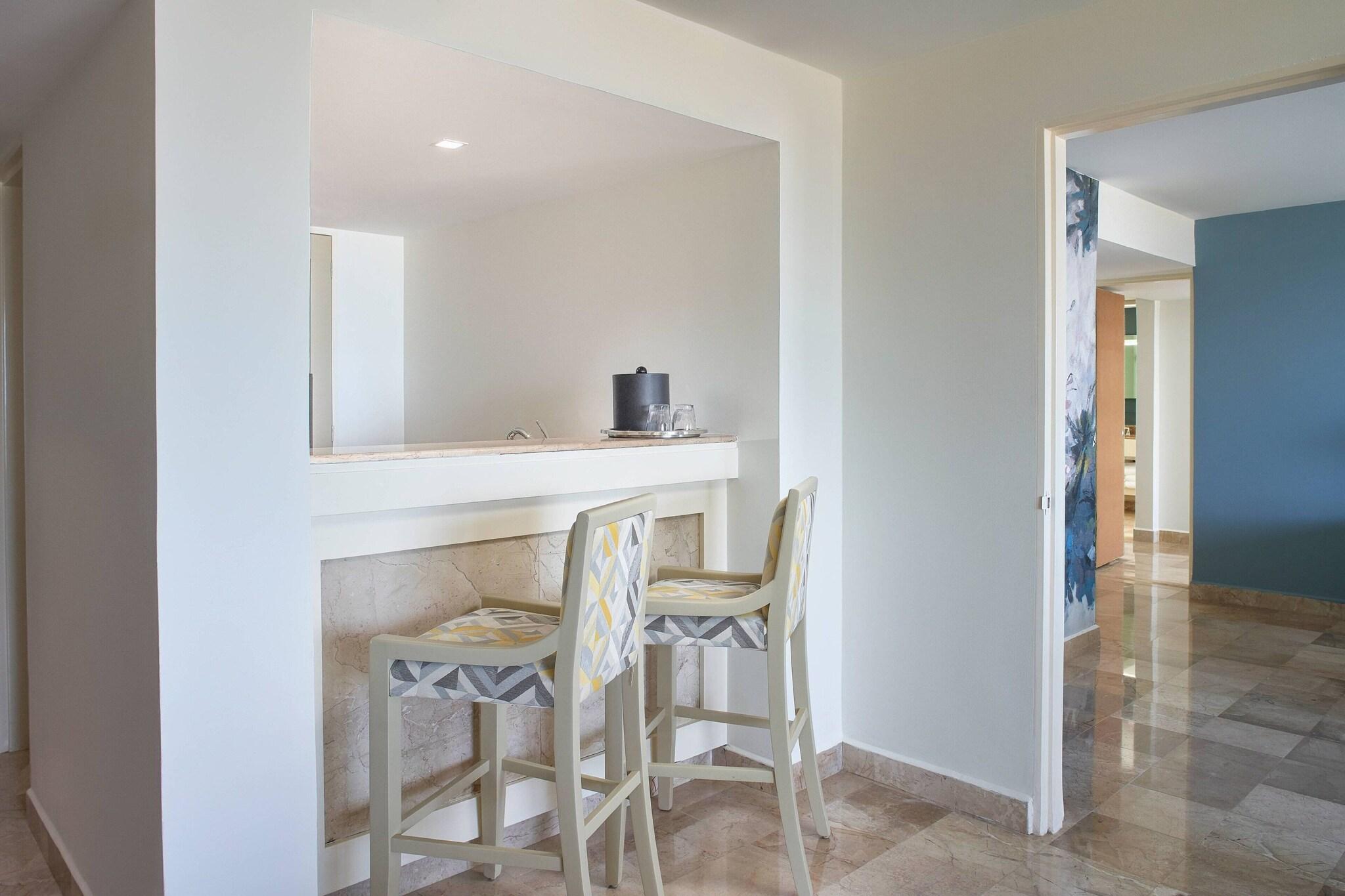 Suite Ocean Front King Bed