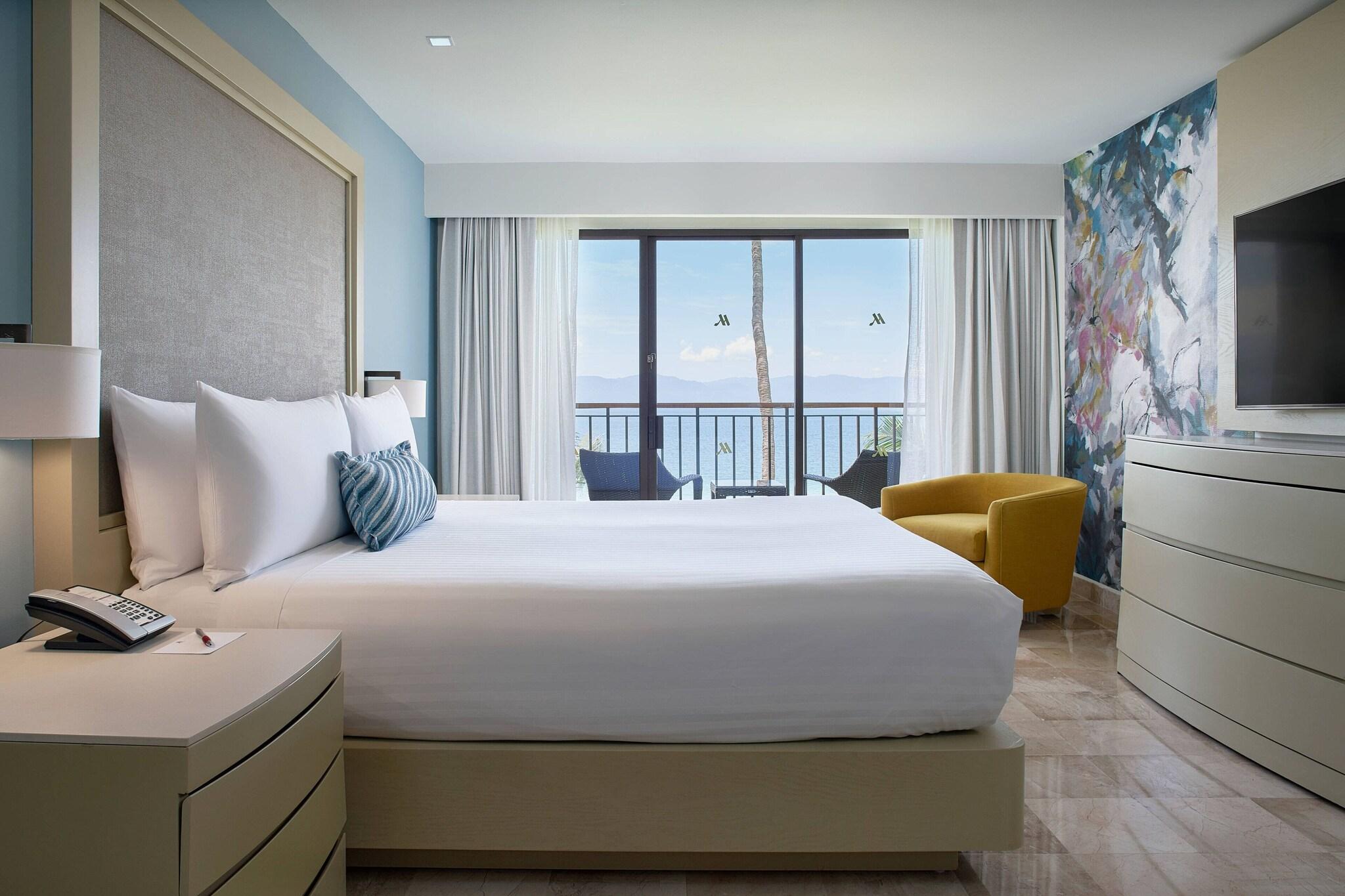 Suite Ocean Front King Bed