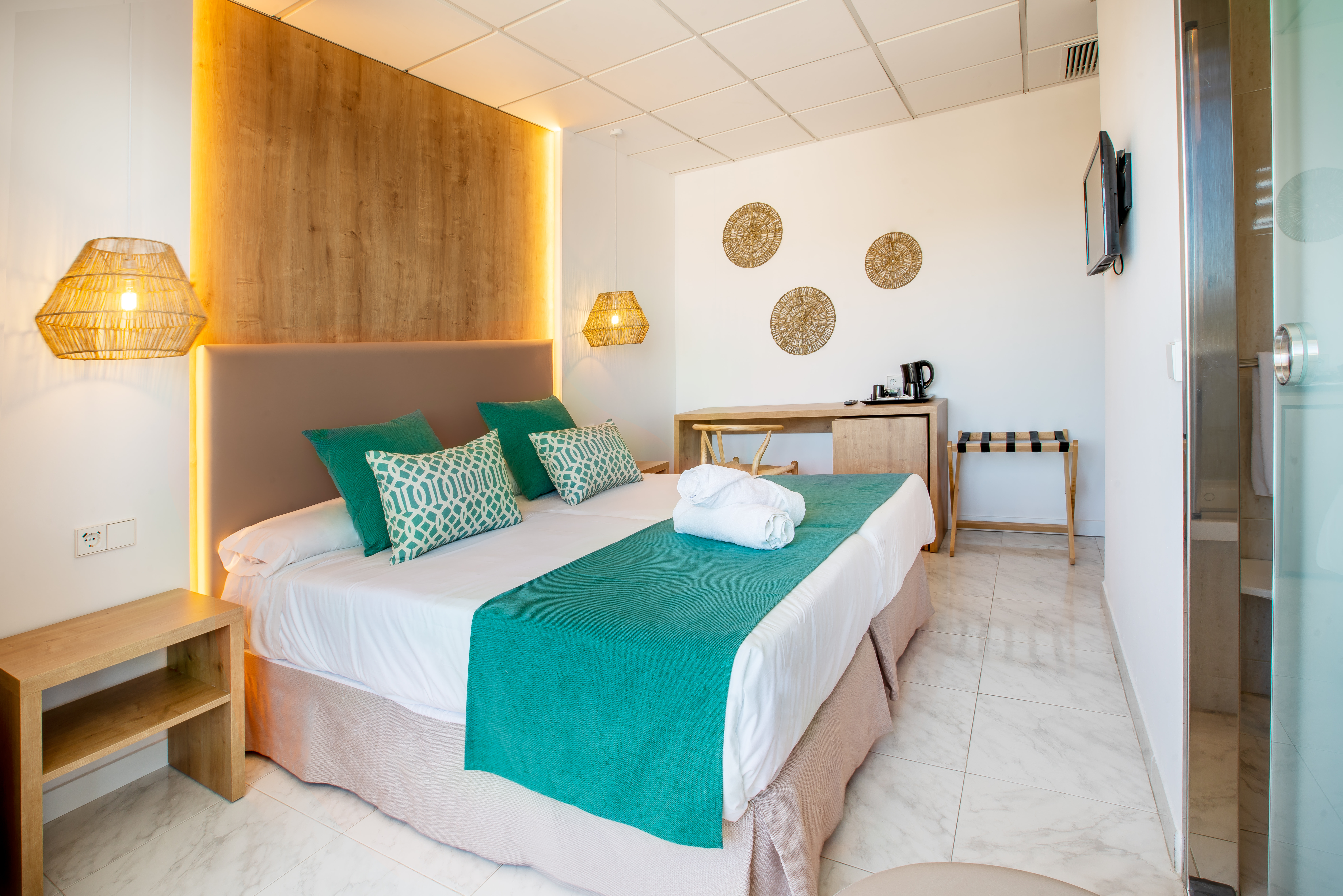 Double or Twin Superior Side Sea View