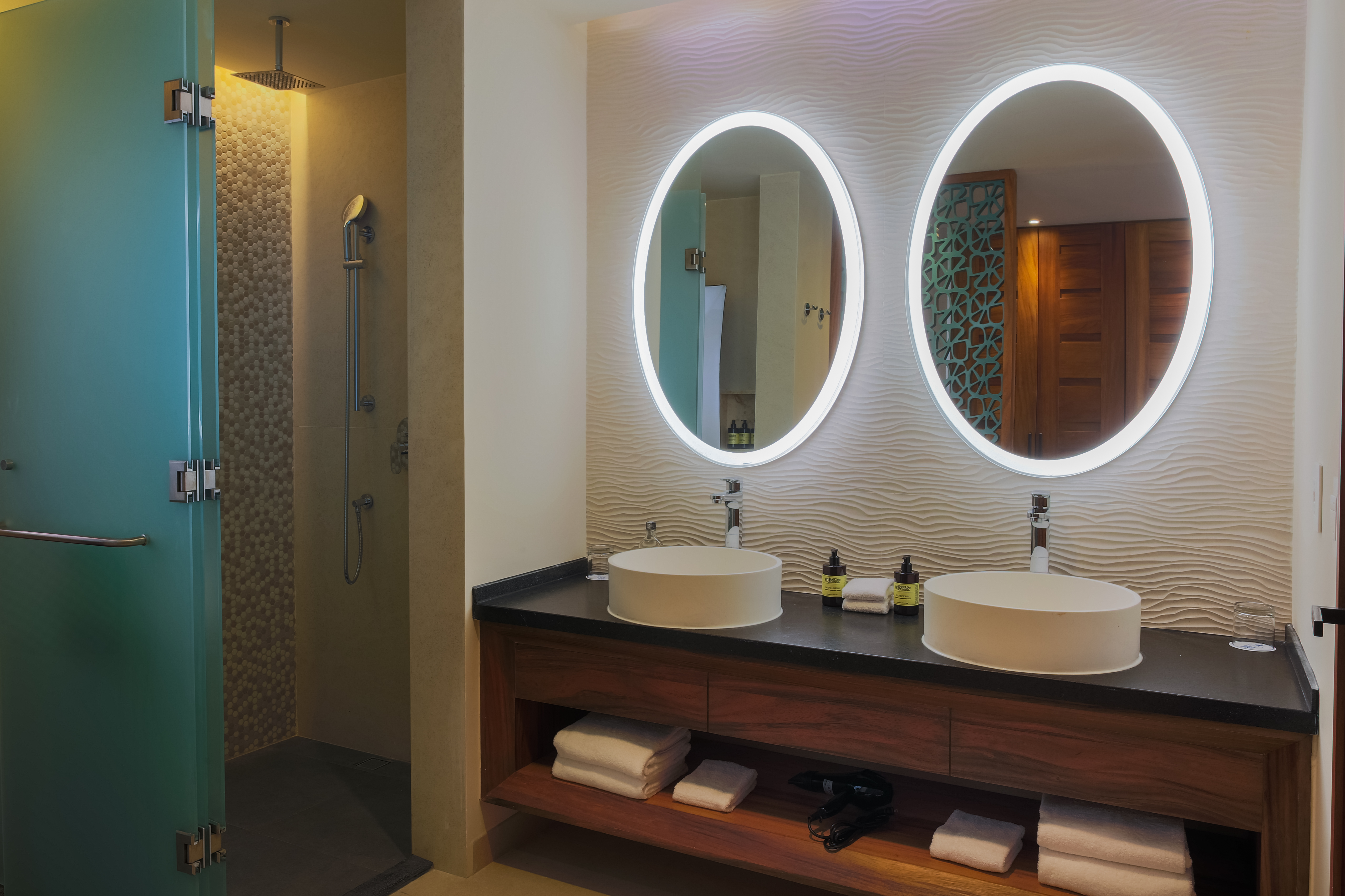 Junior Suite King Size Bed