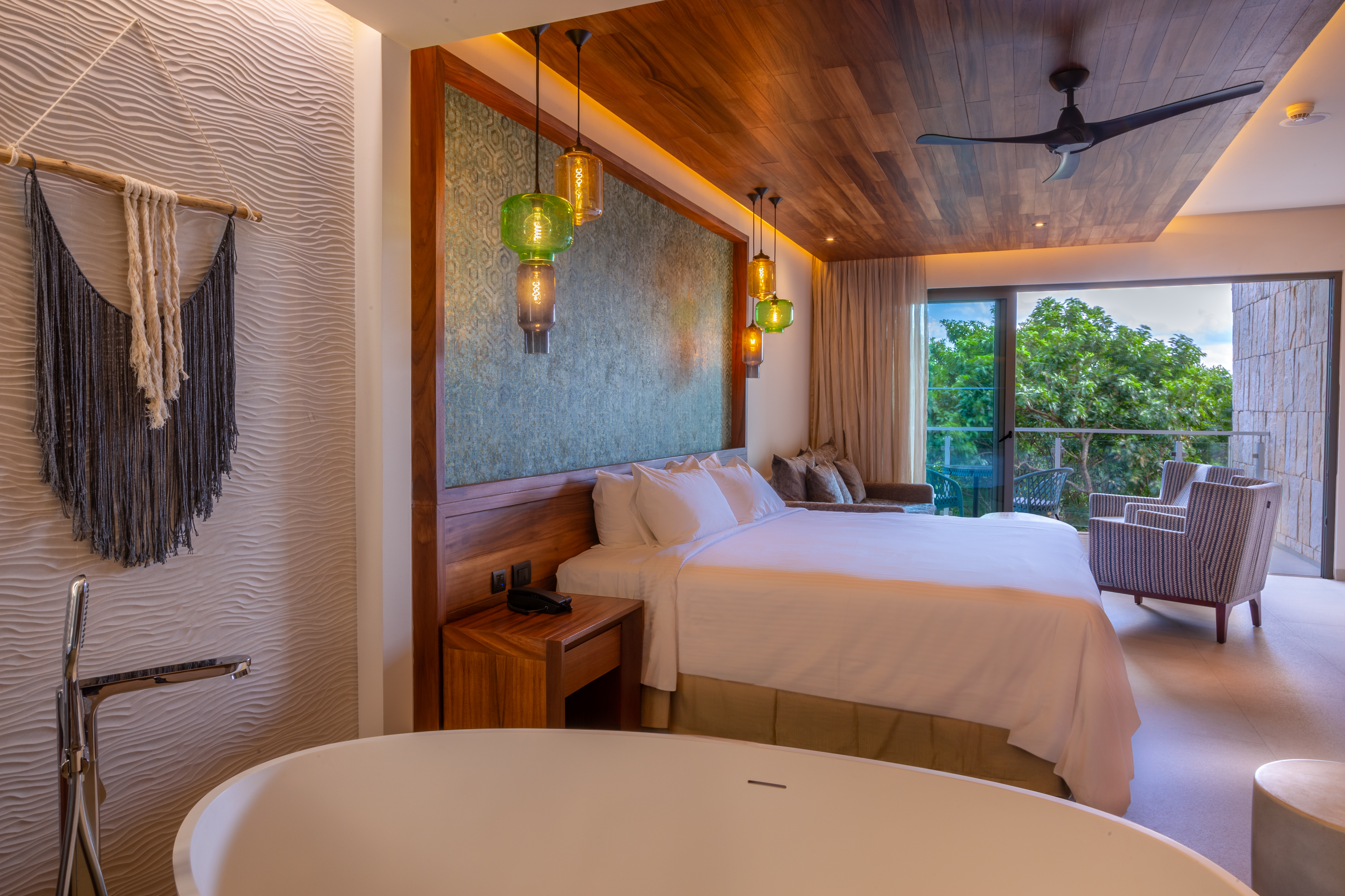 Suite King Size Bed