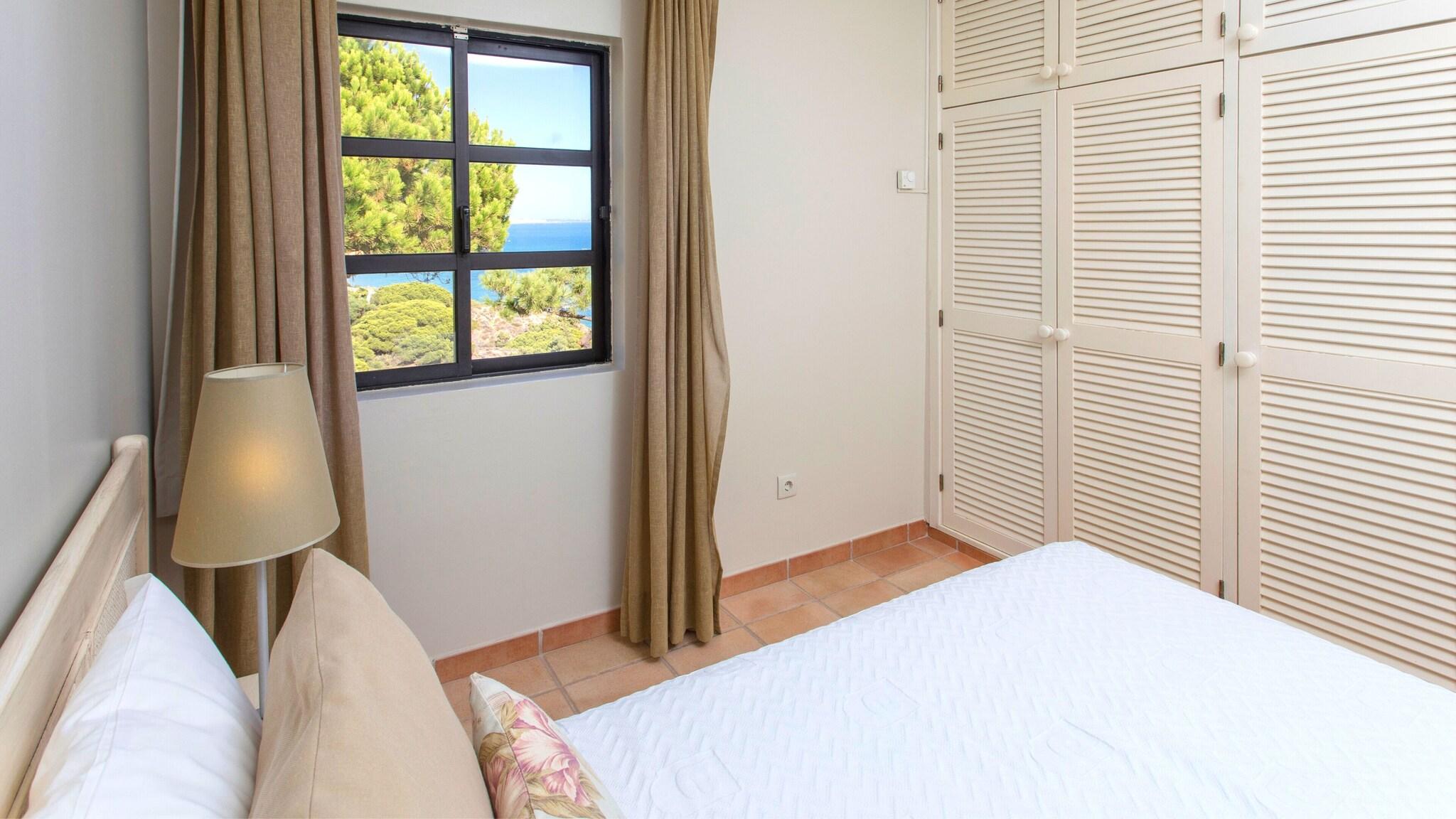 Apartment Three Bedrooms with Views