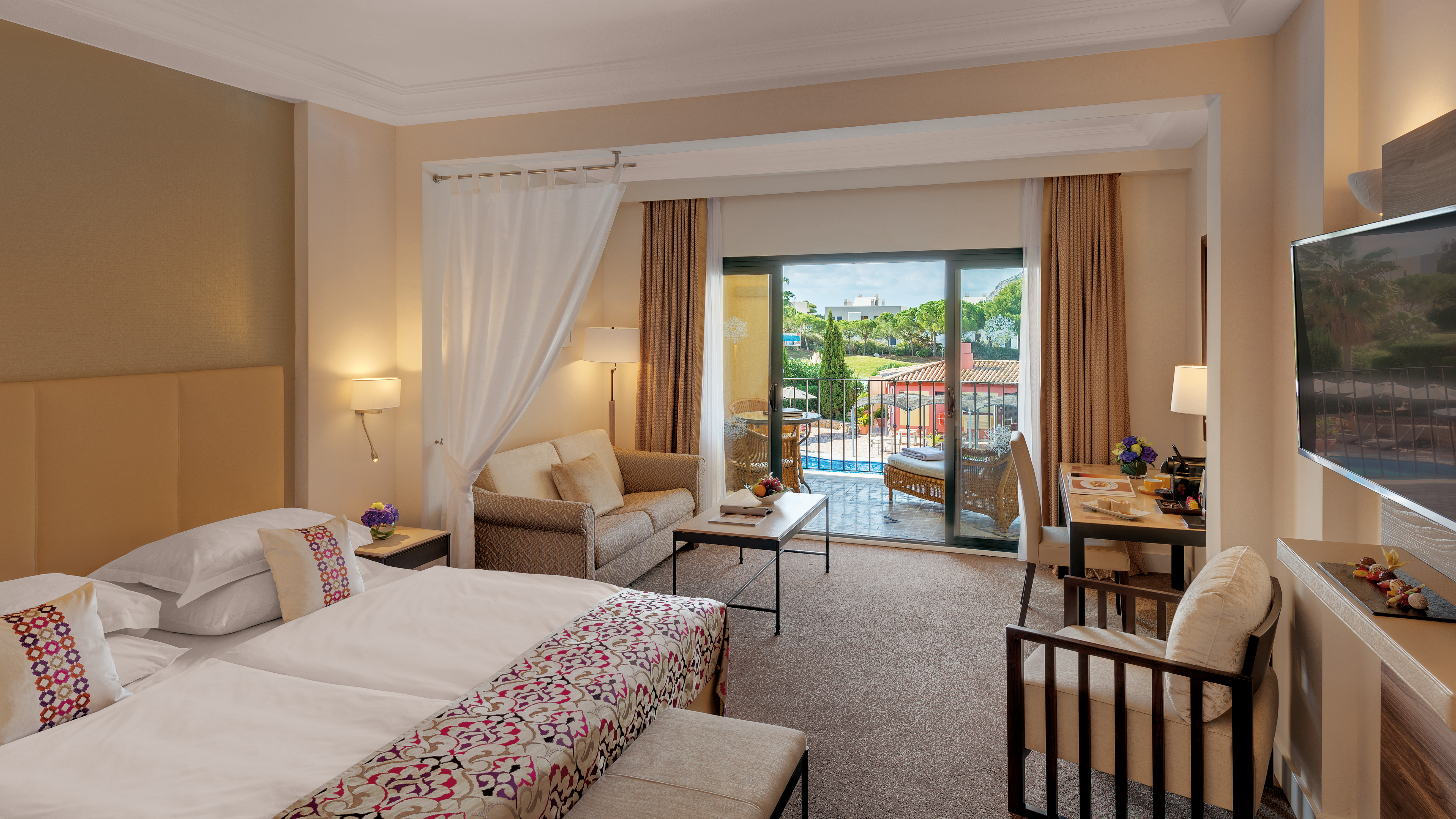 Single Superior Pool View