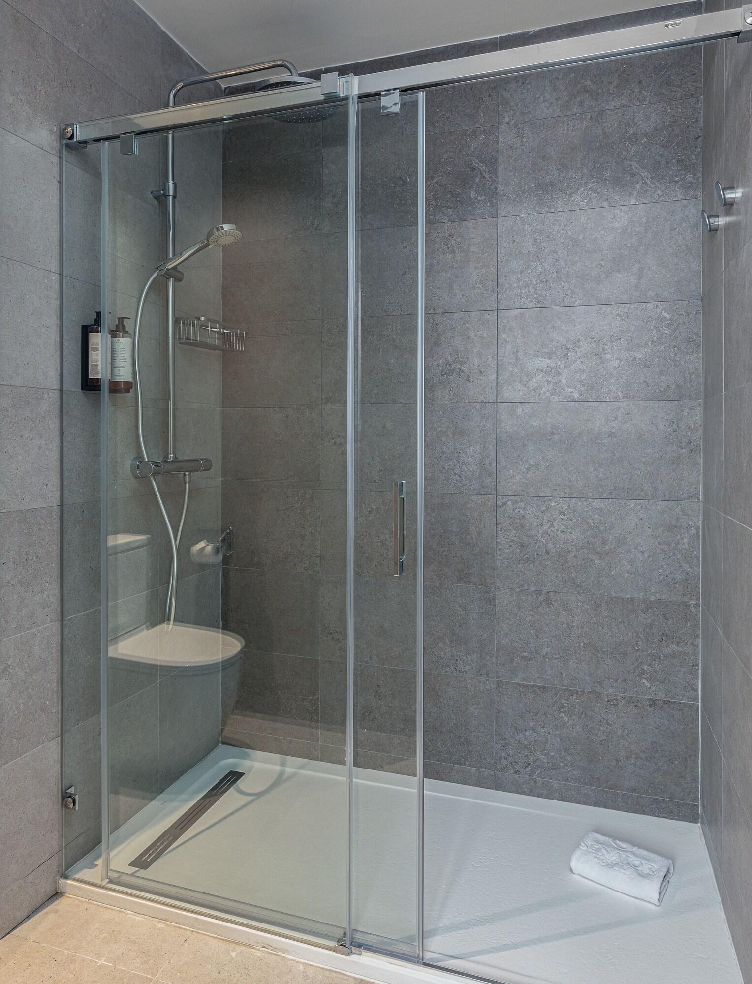 Junior Suite Queen Size Bed