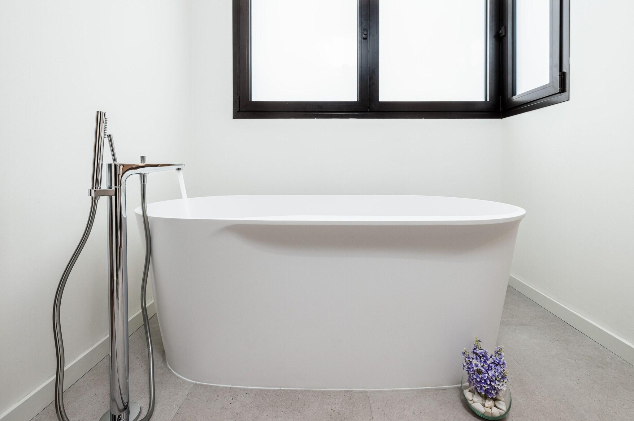 Junior Suite Queen Size Bed