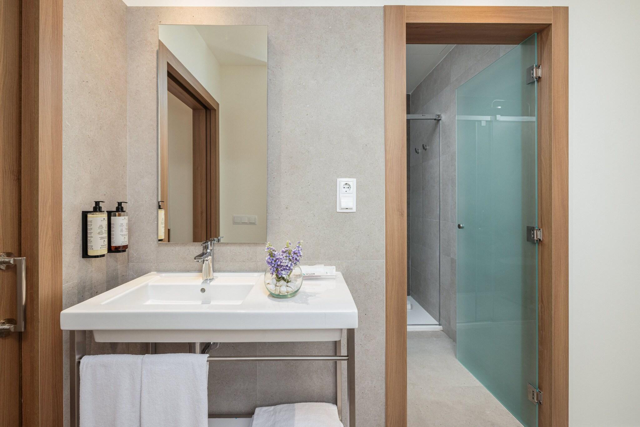 Junior Suite Queen Size Bed