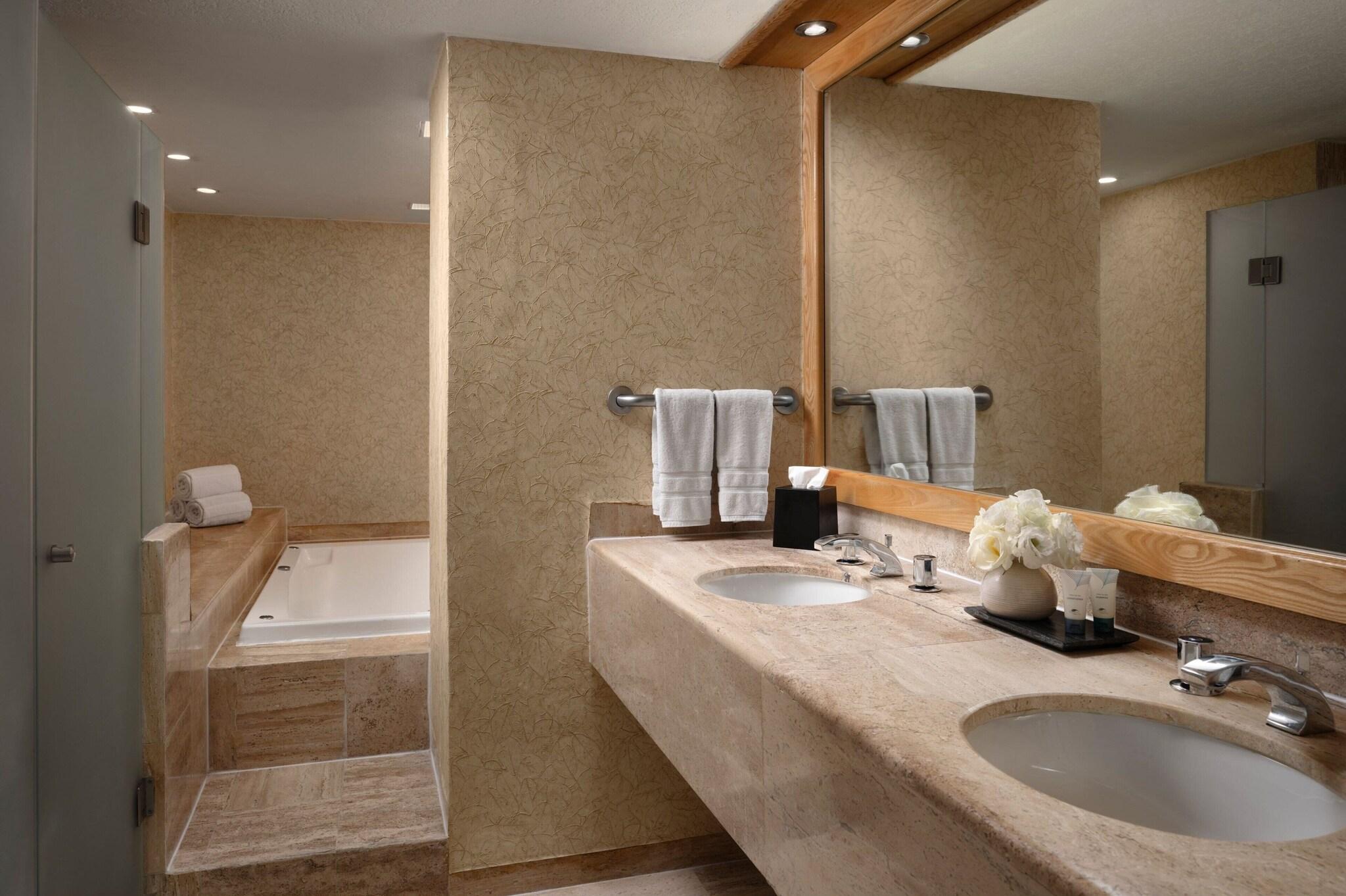 Suite Ocean View King Bed