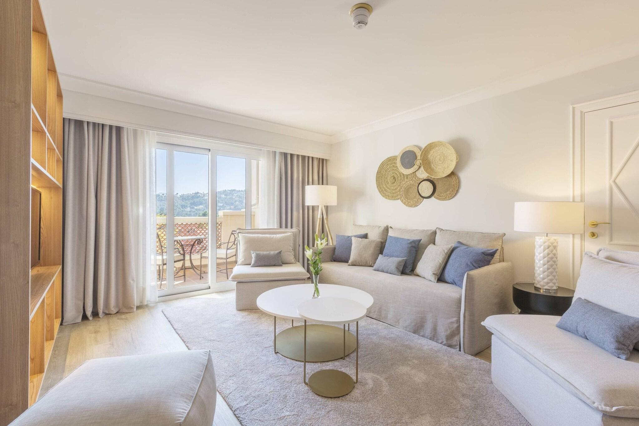 Suite with Balcony with Views