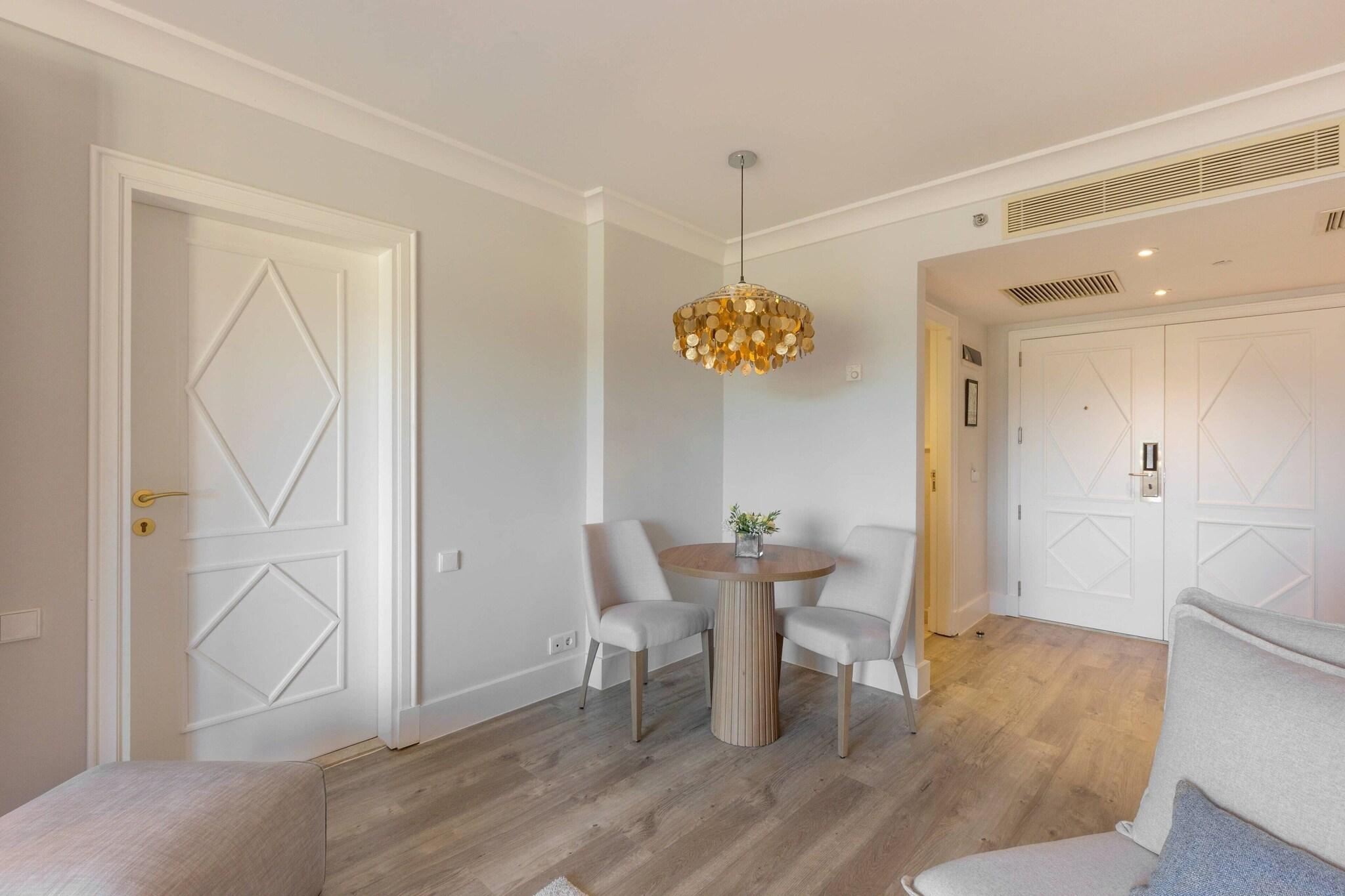 Suite with Balcony with Views