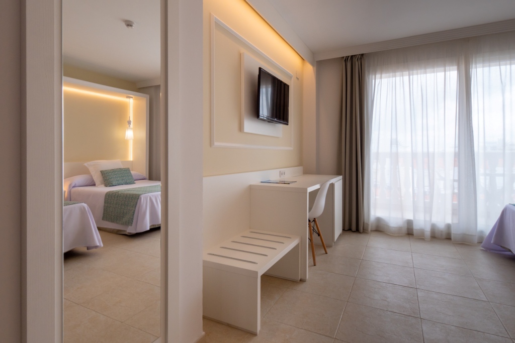 Double or Twin Side Sea View