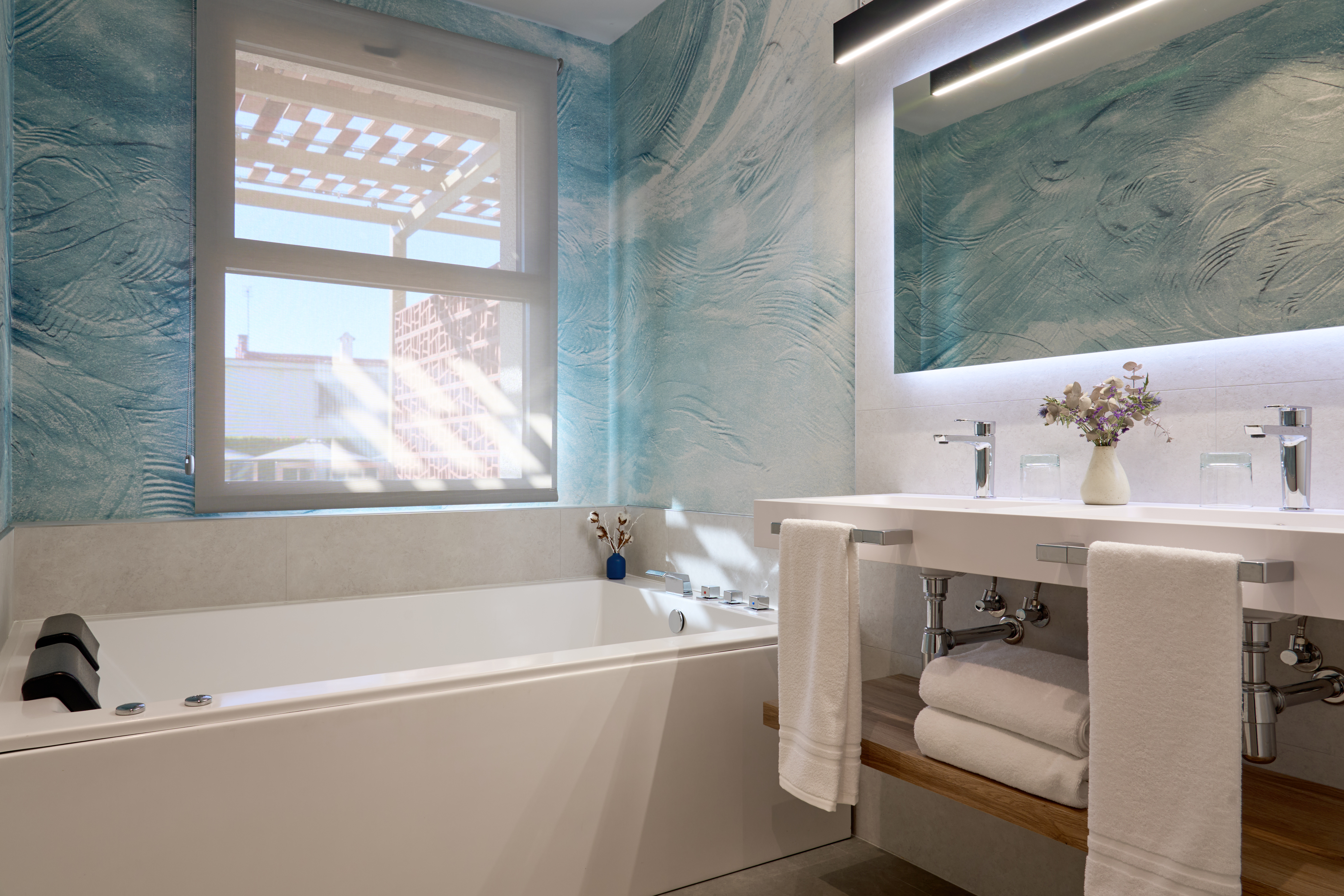 Junior Suite with Jacuzzi with Views