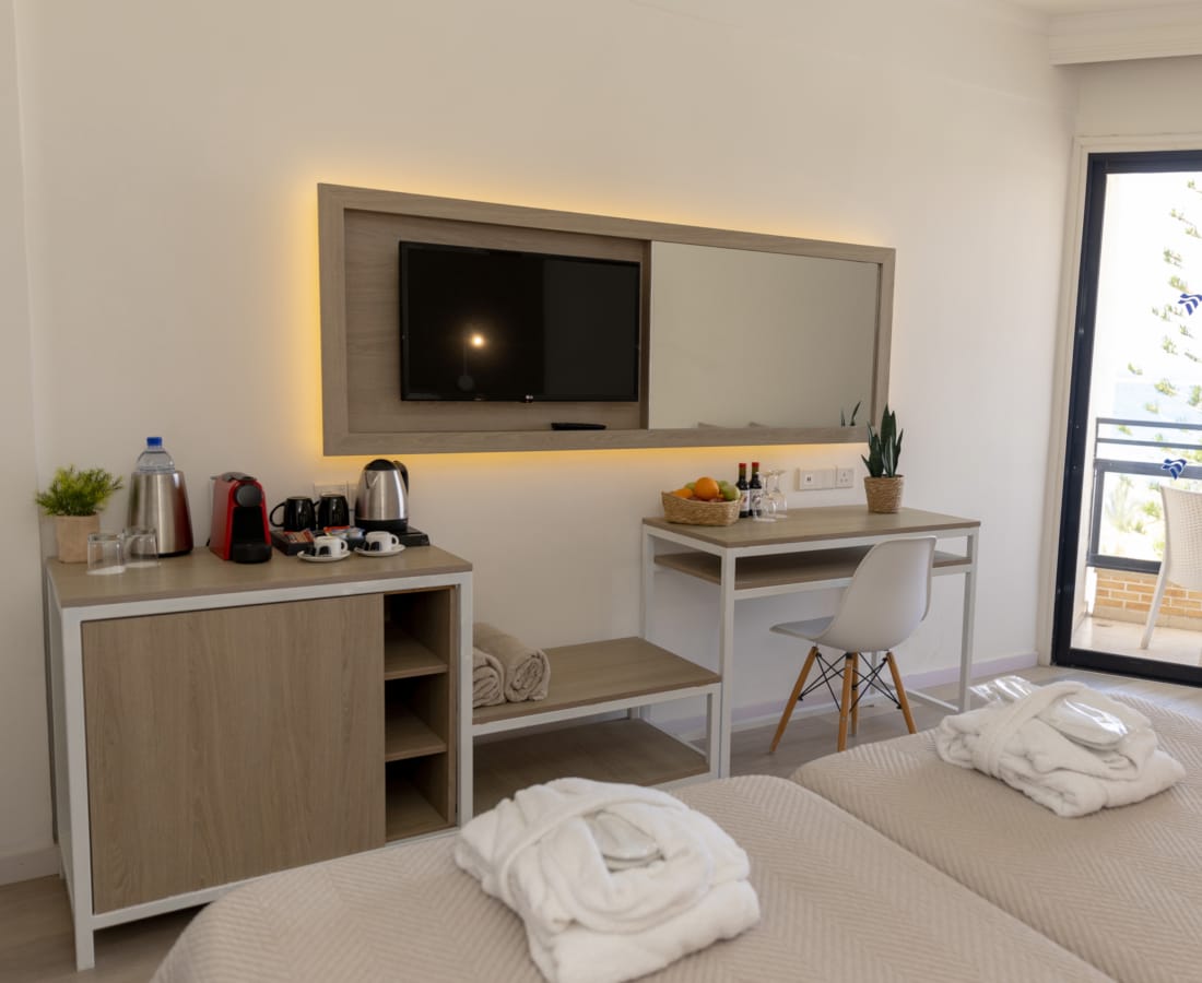 Double or Twin Deluxe Partial Ocean View