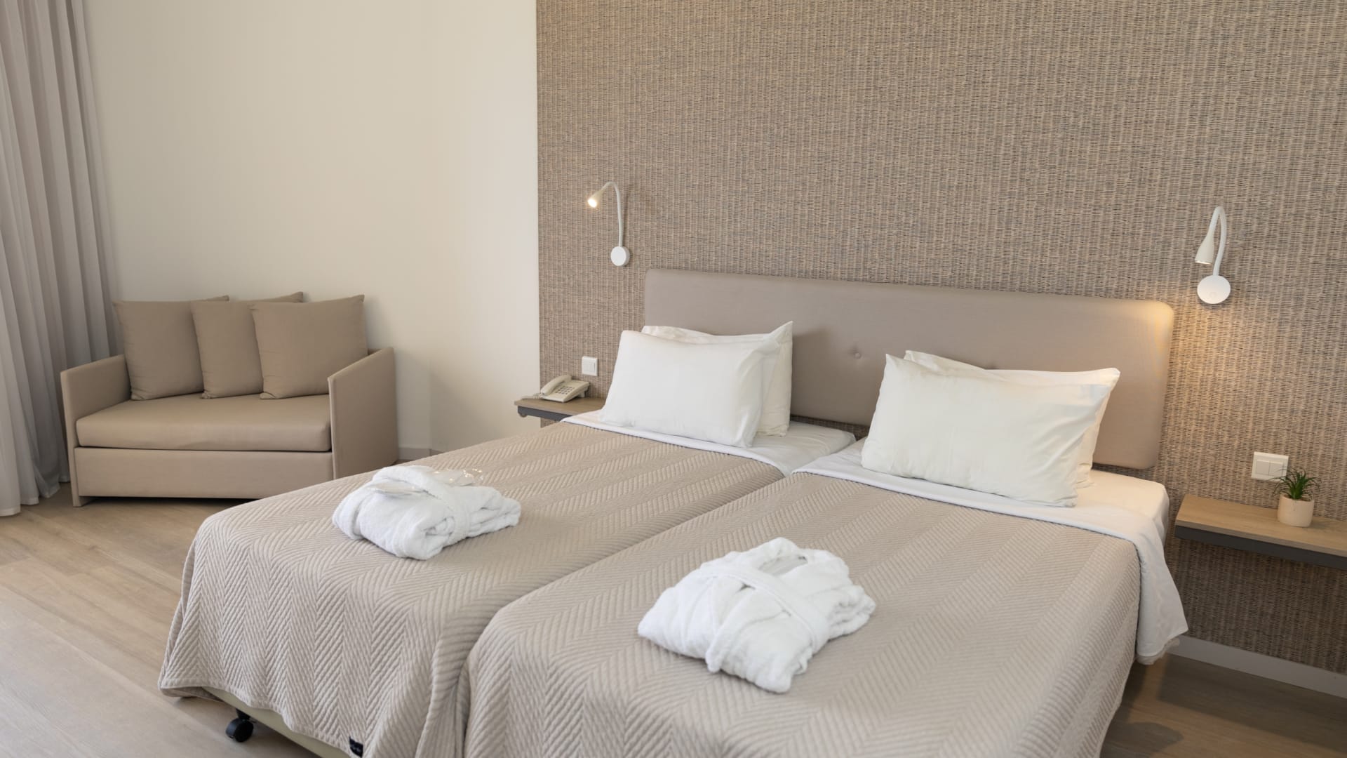 Double or Twin Deluxe Partial Ocean View