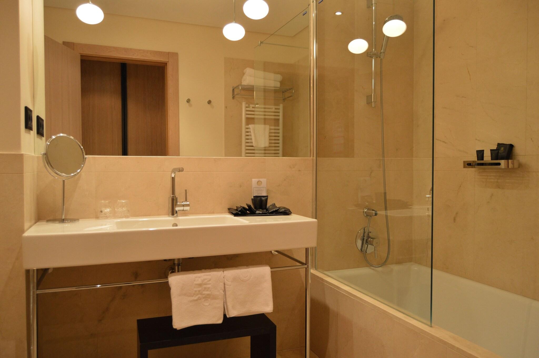 Junior Suite Ocean View Queen Bed