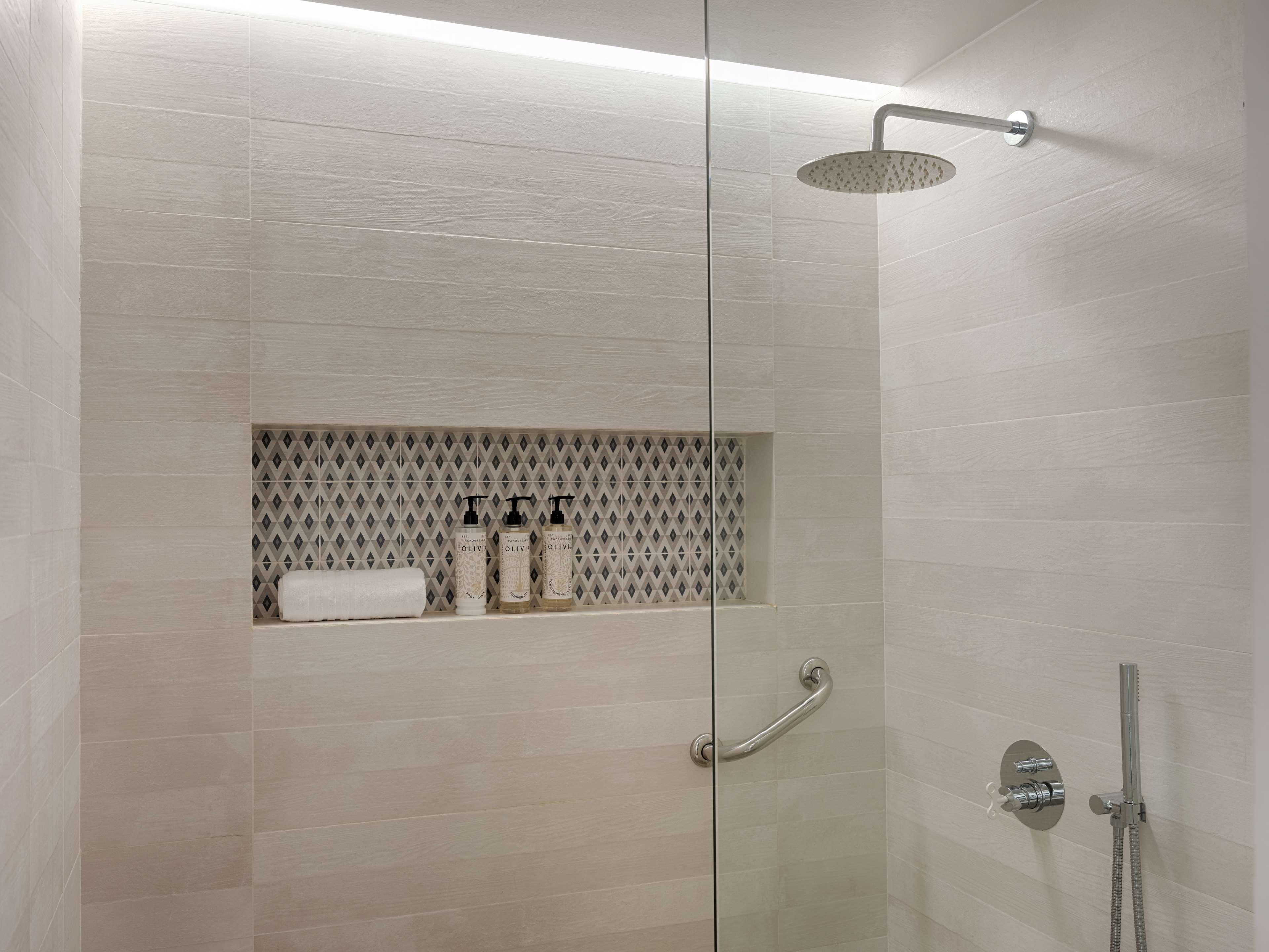 Suite Queen Size Bed