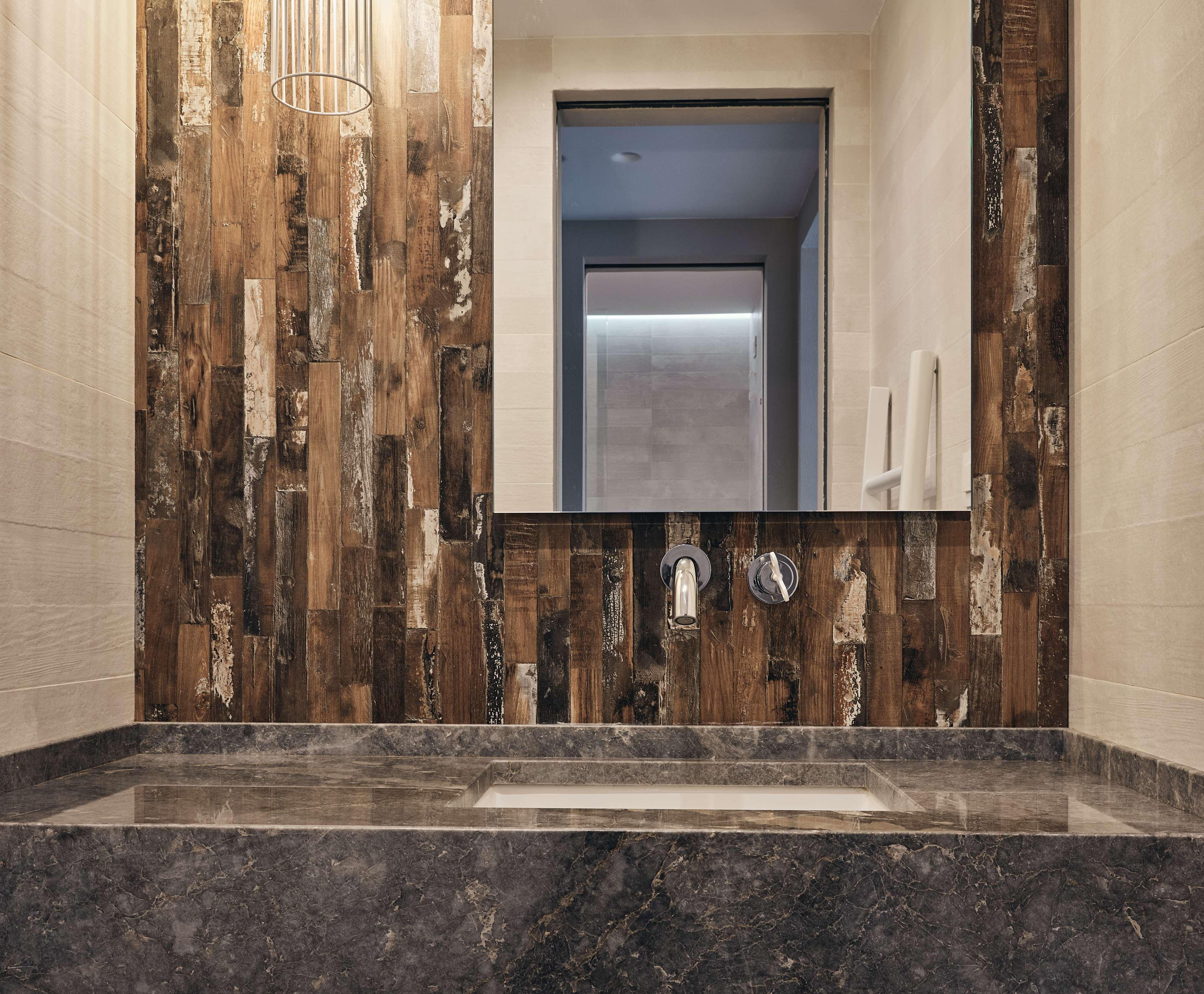 Suite Queen Size Bed