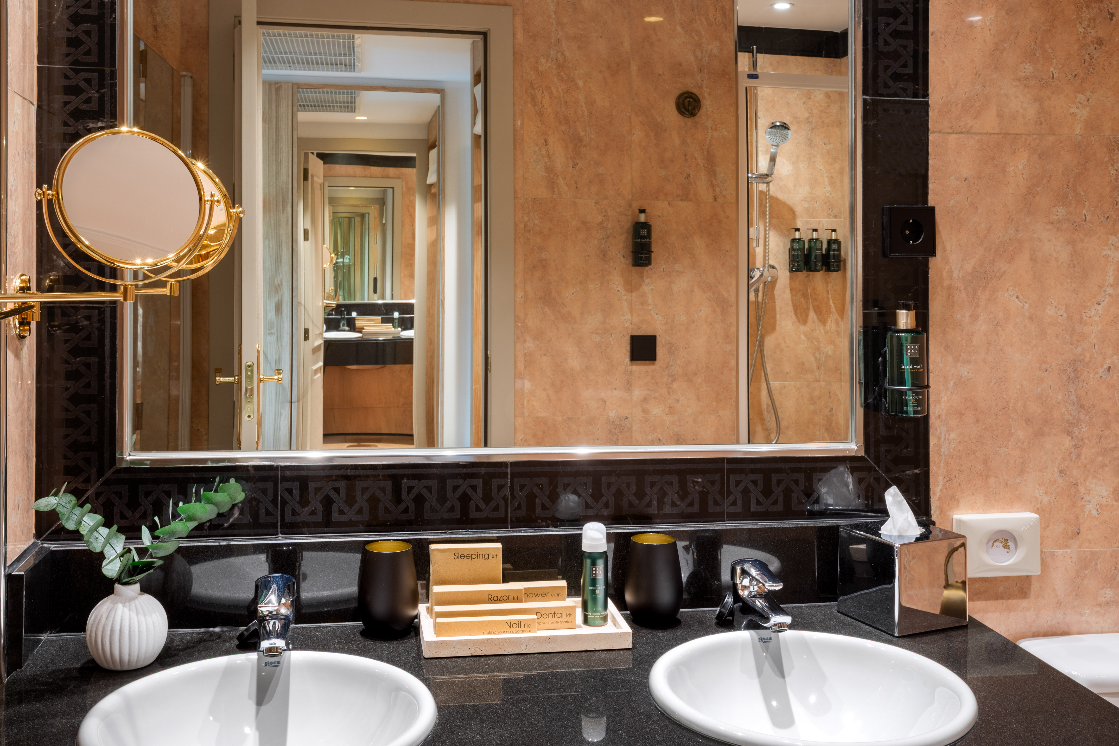 Suite Grand with Views