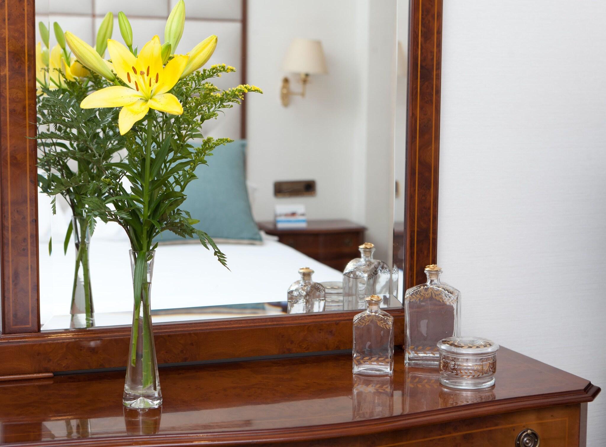 Suite Queen Size Bed