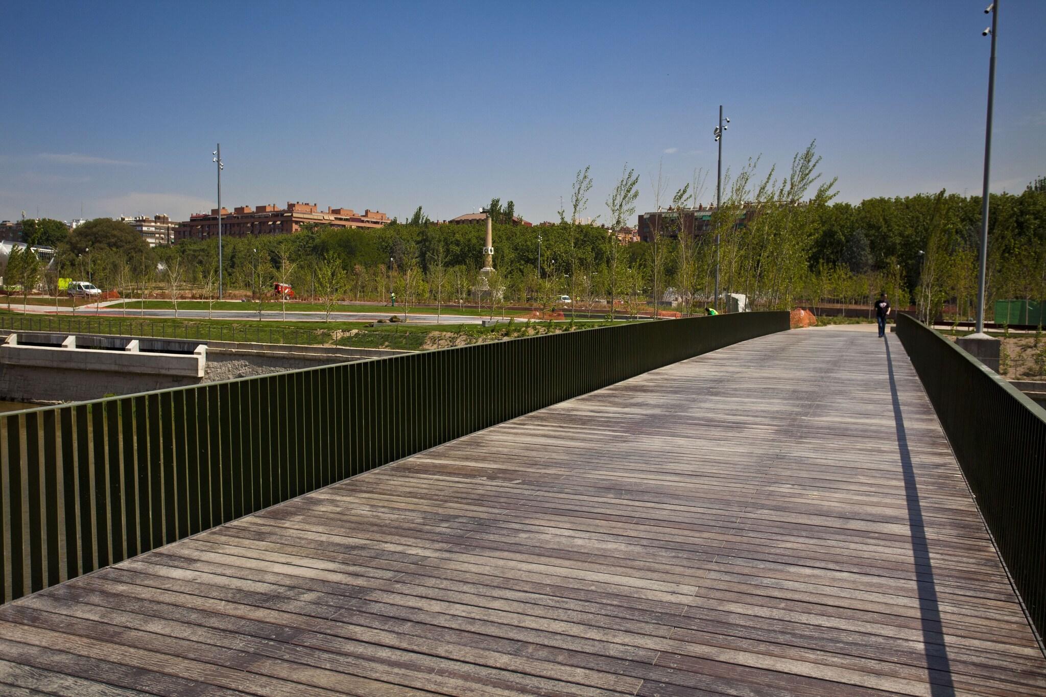 Suite Queen Size Bed