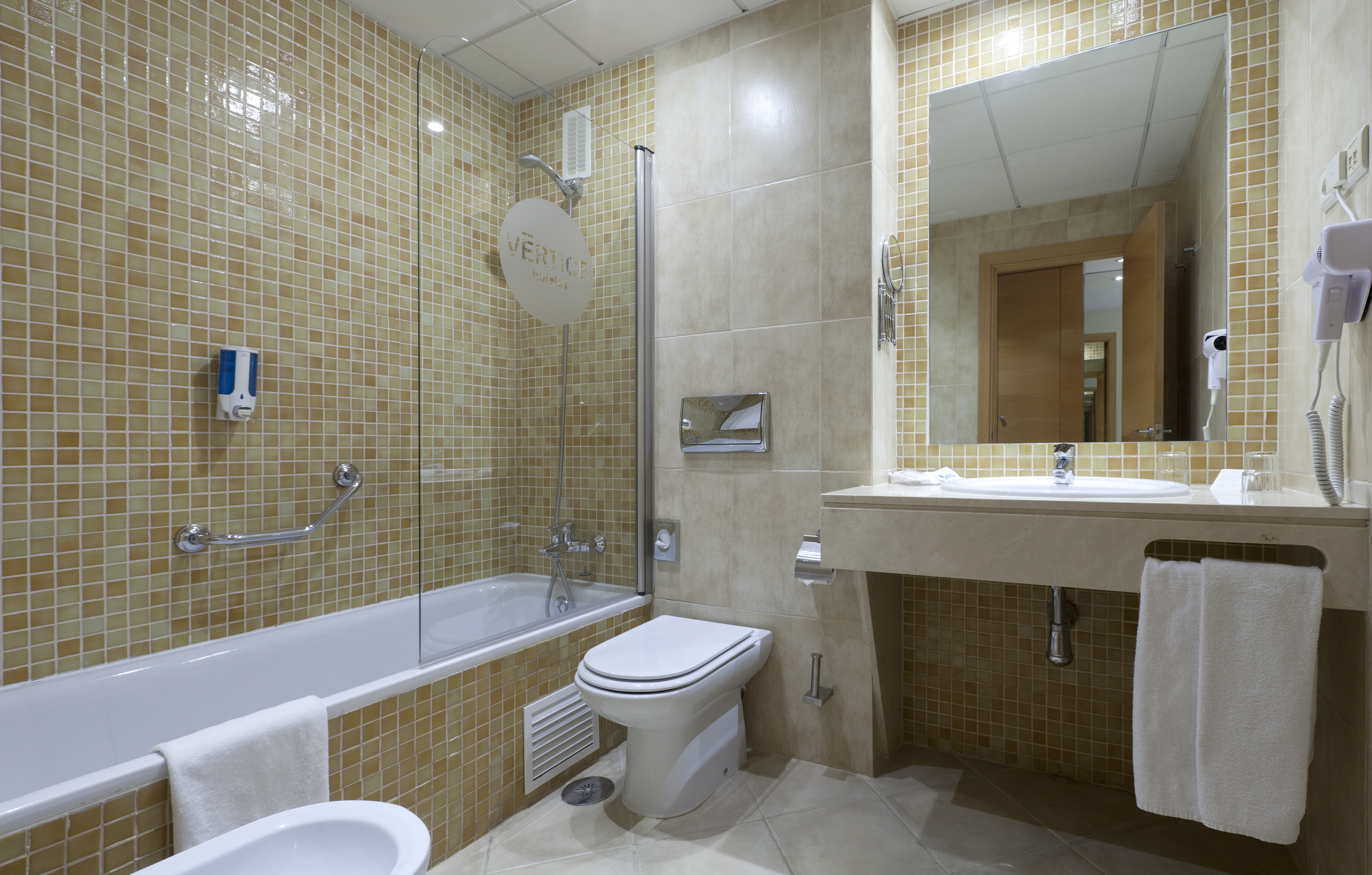 Family Room Capacity 4