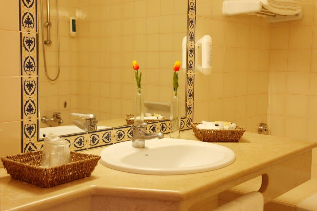 Single Garden View with Balcony